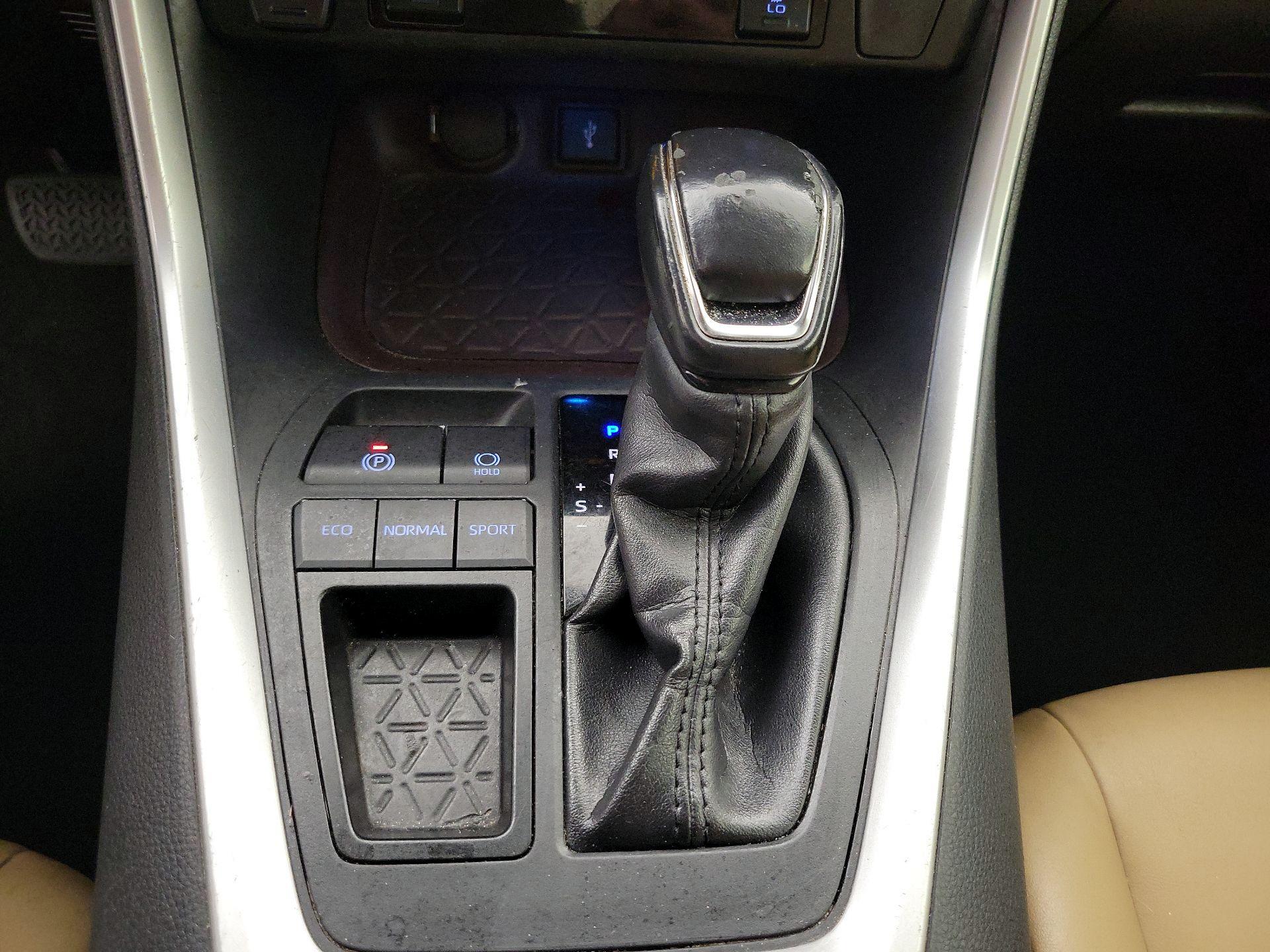 Thumbnail: 2020 Toyota RAV4 - 18