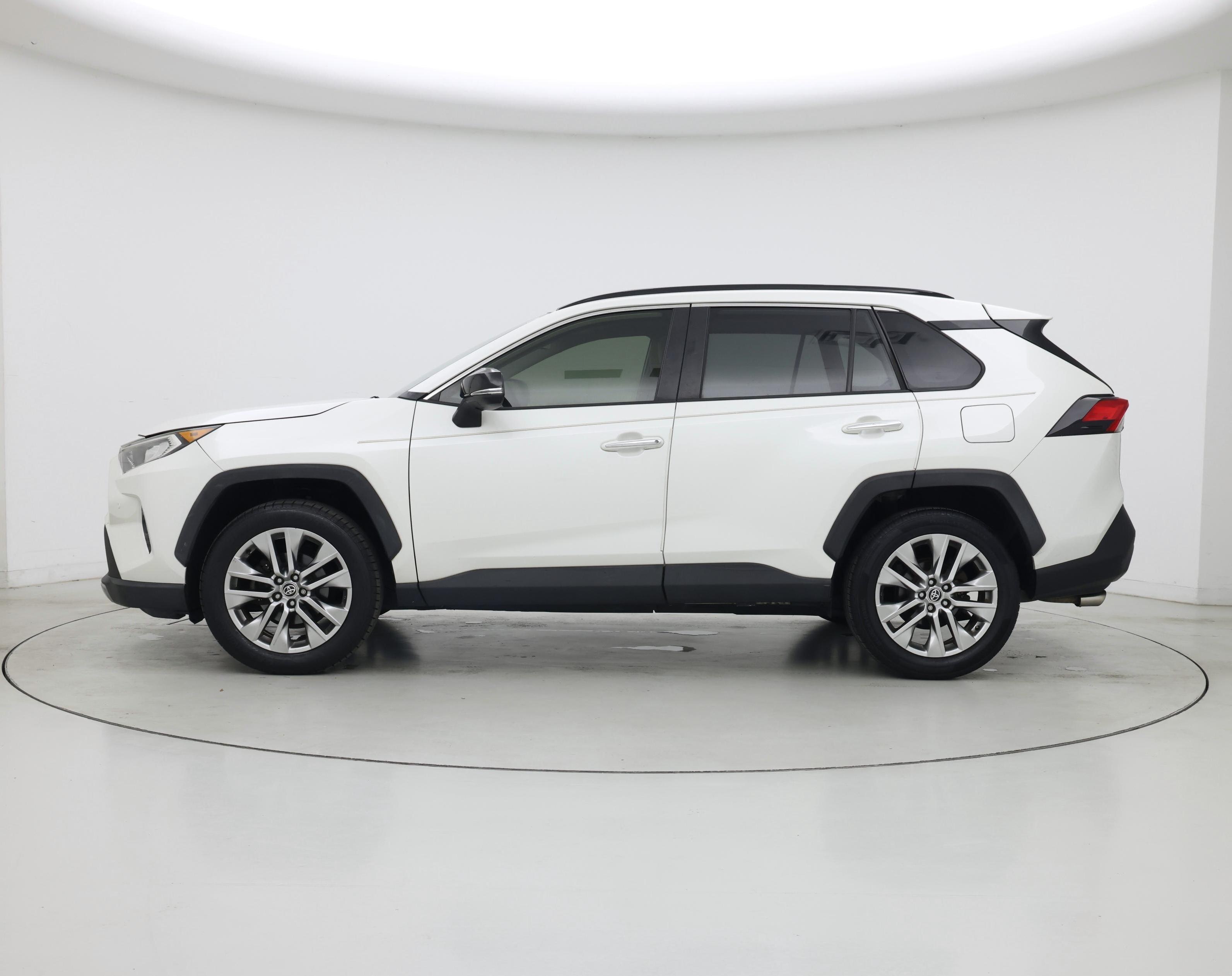 Thumbnail: 2020 Toyota RAV4 - 3