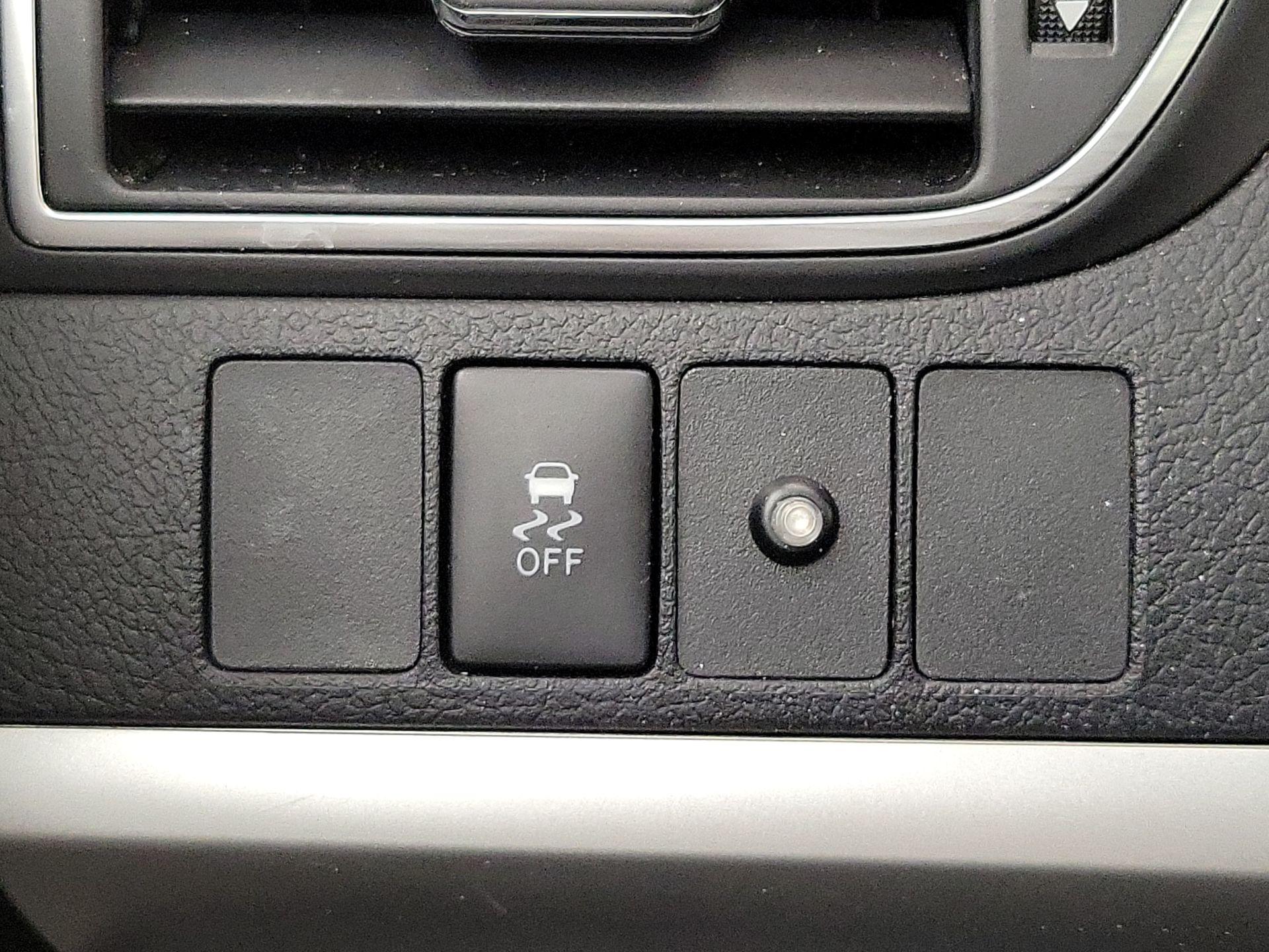 Thumbnail: 2017 Toyota Camry - 13