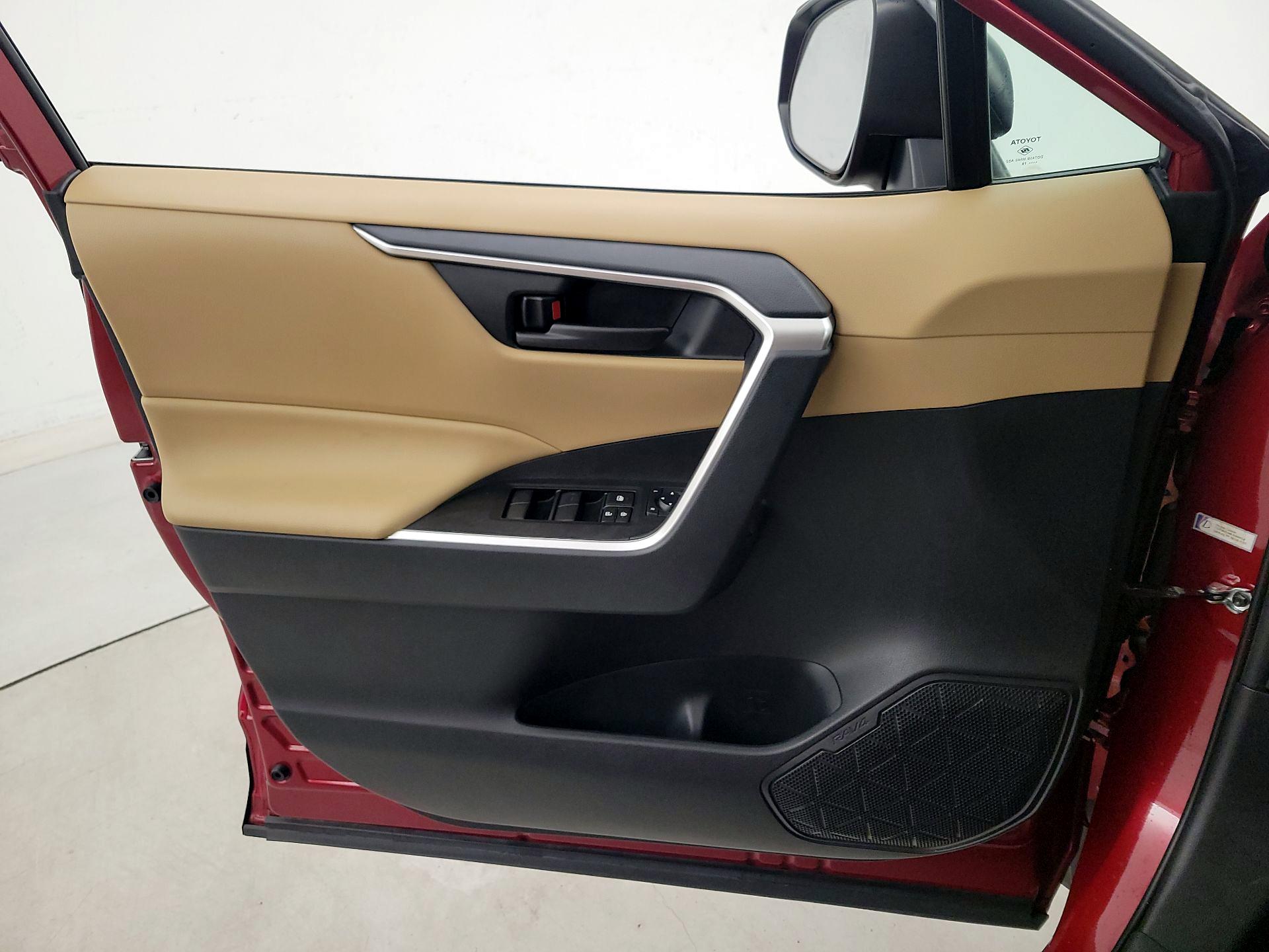 Thumbnail: 2019 Toyota RAV4 - 12