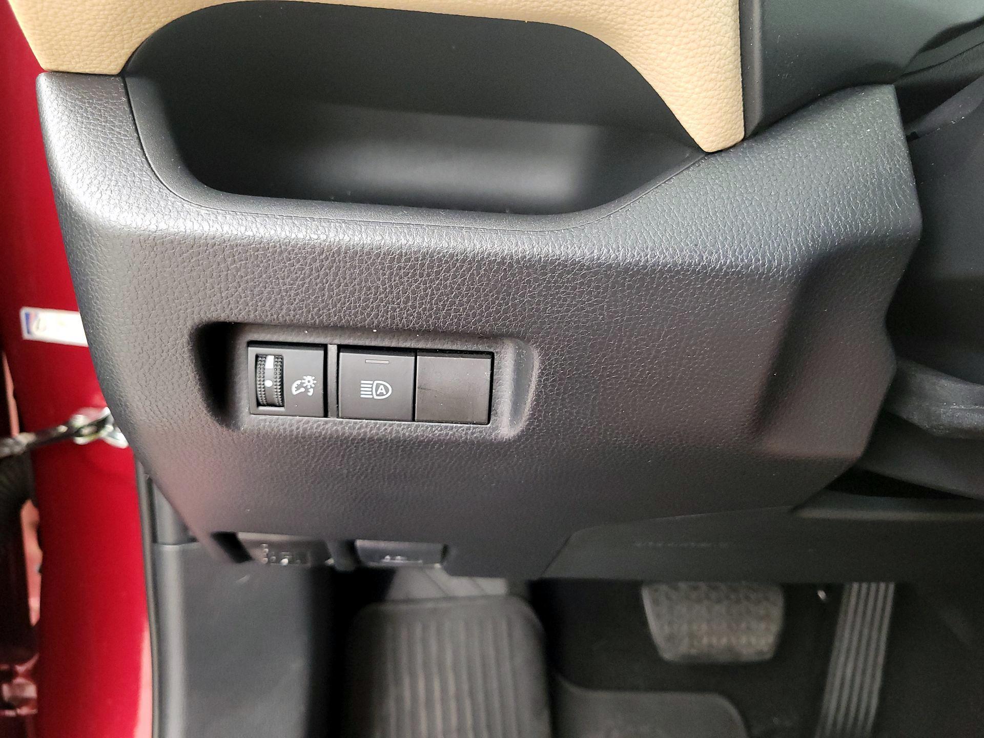 Thumbnail: 2019 Toyota RAV4 - 13