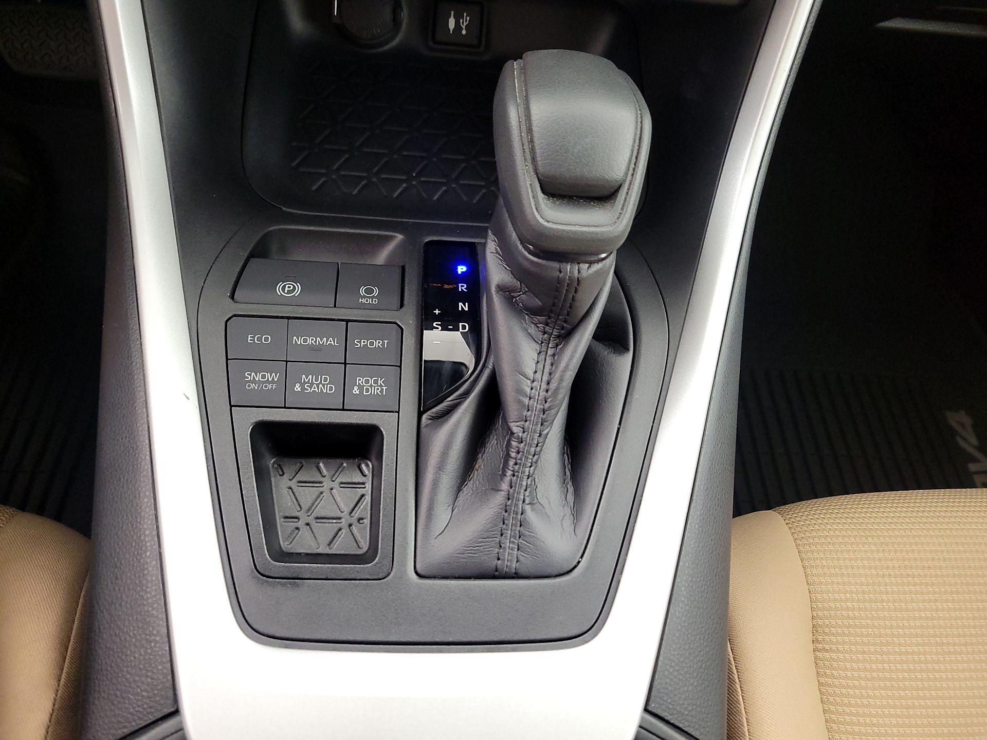 Thumbnail: 2019 Toyota RAV4 - 17