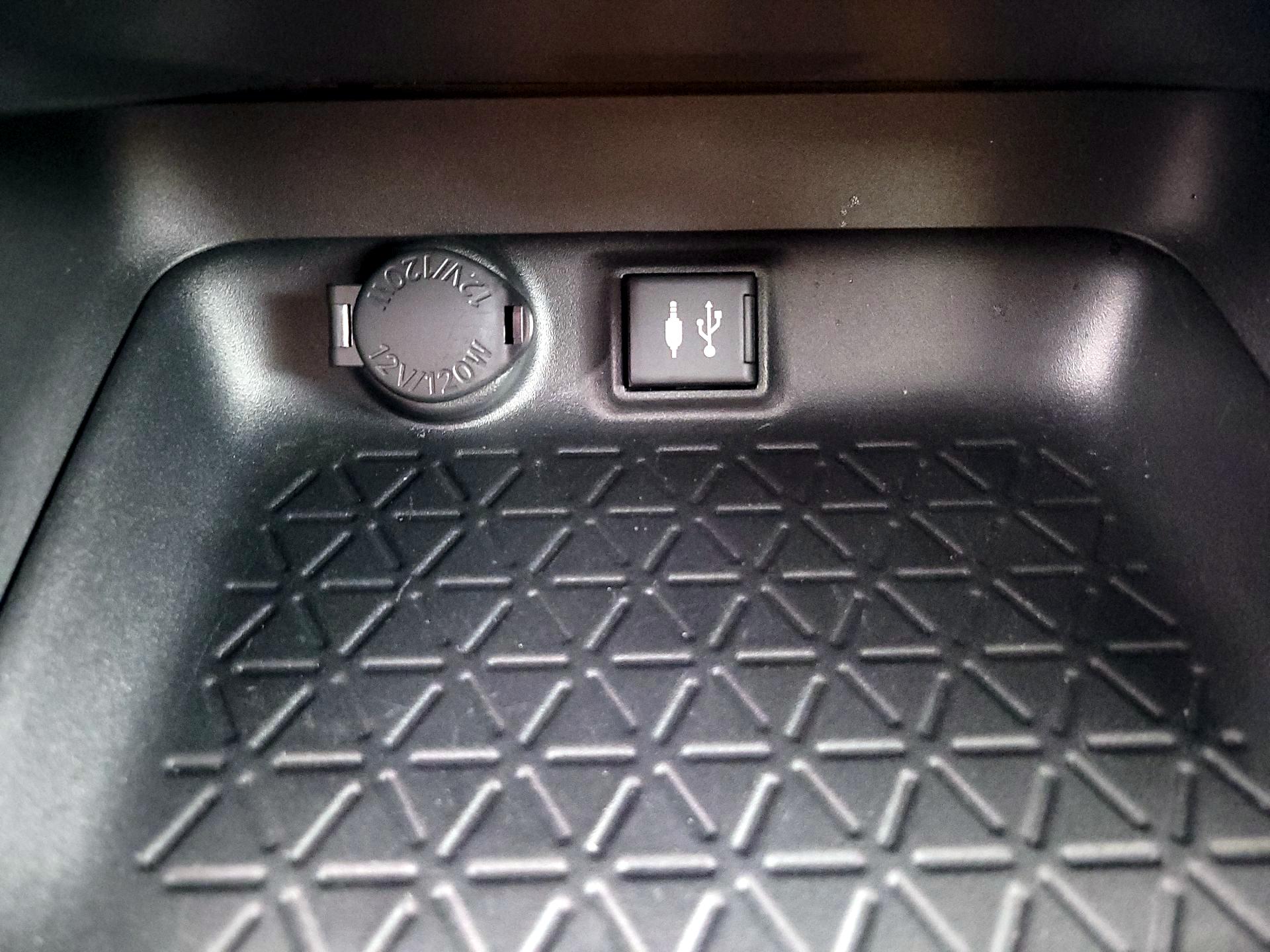 Thumbnail: 2019 Toyota RAV4 - 18