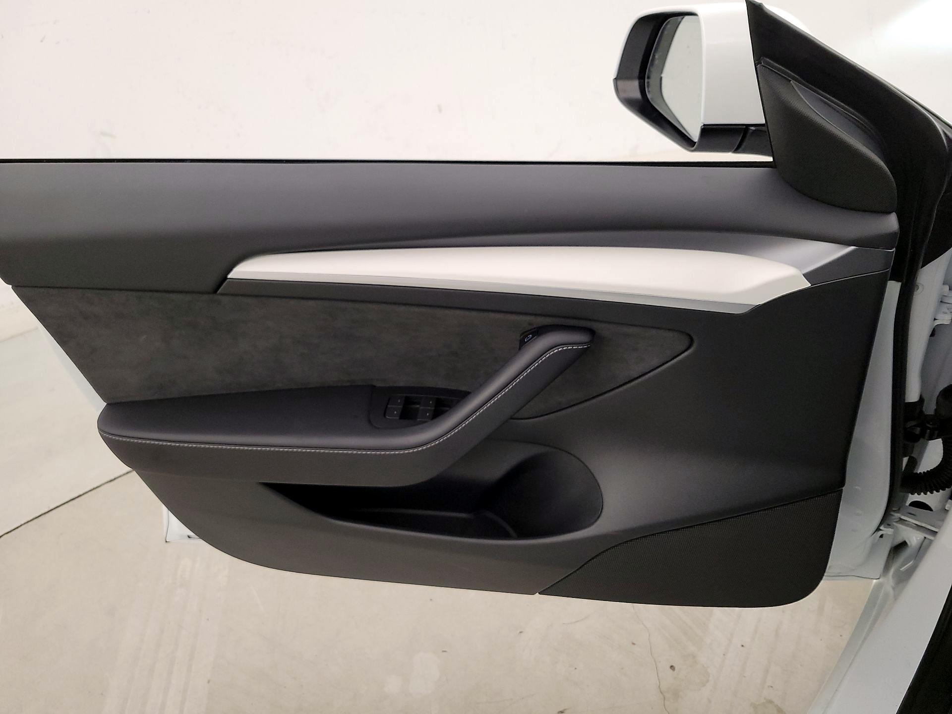 Thumbnail: 2023 Tesla Model 3 - 12