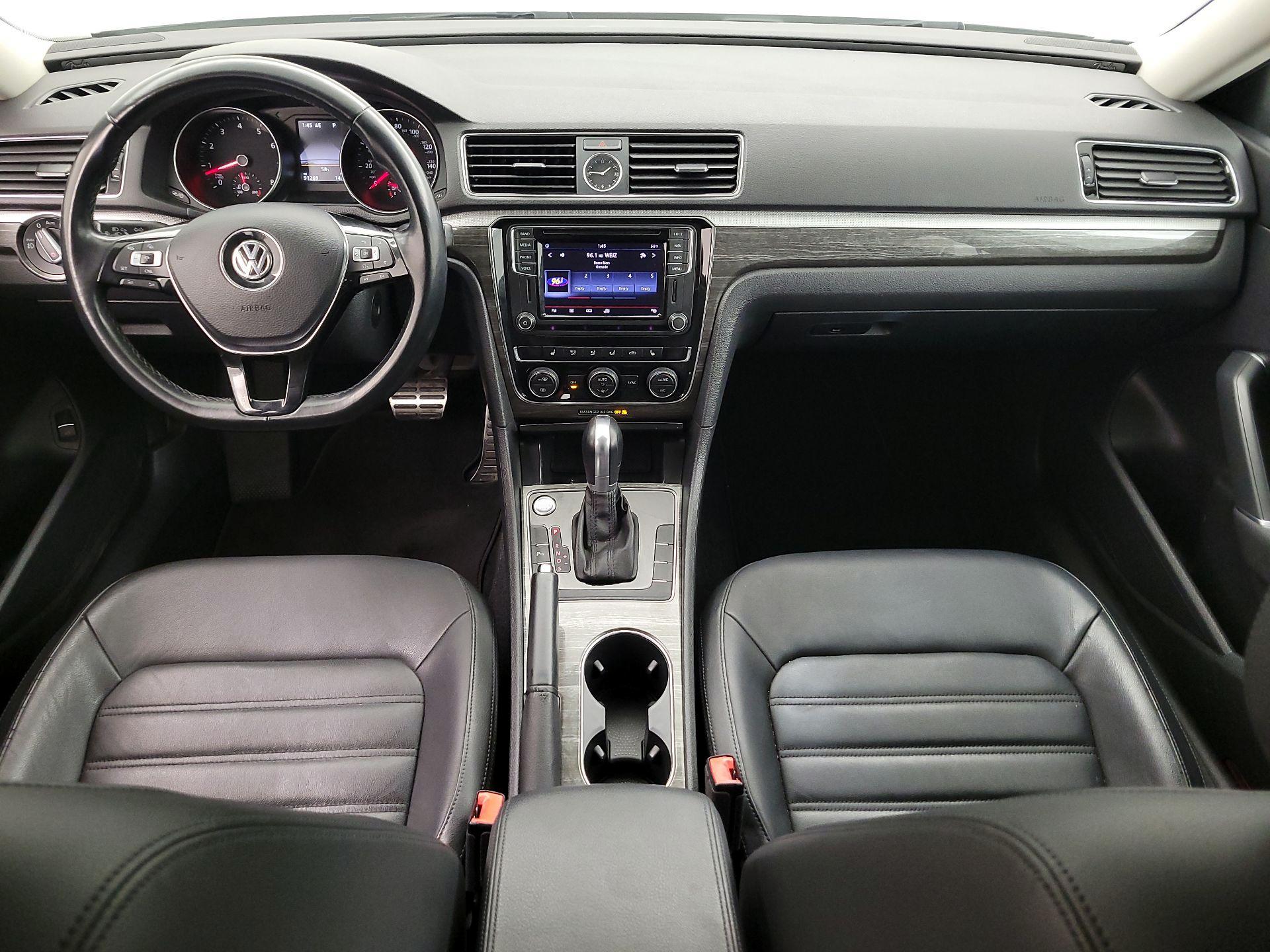 Thumbnail: 2017 Volkswagen Passat - 9