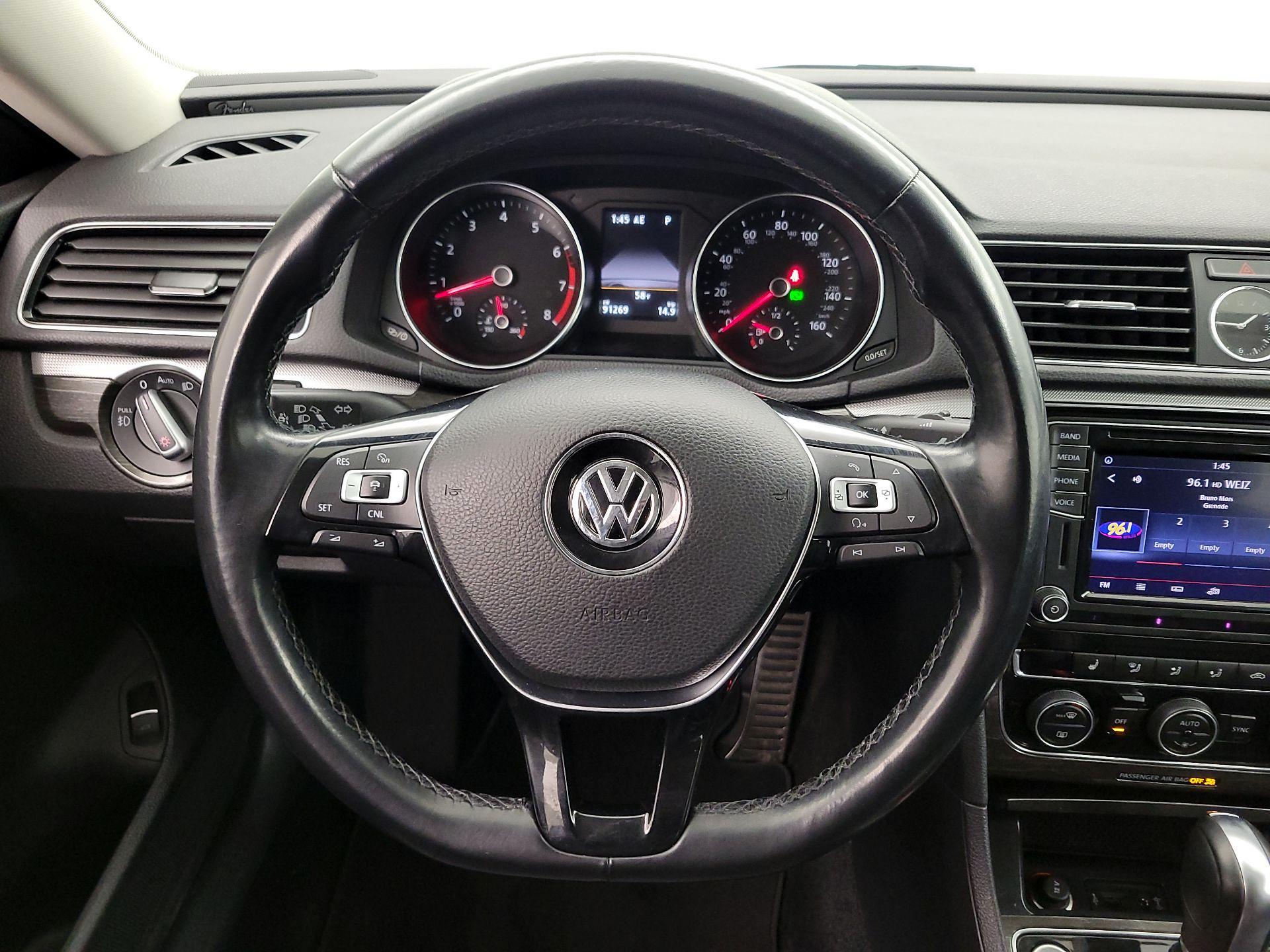 Thumbnail: 2017 Volkswagen Passat - 10