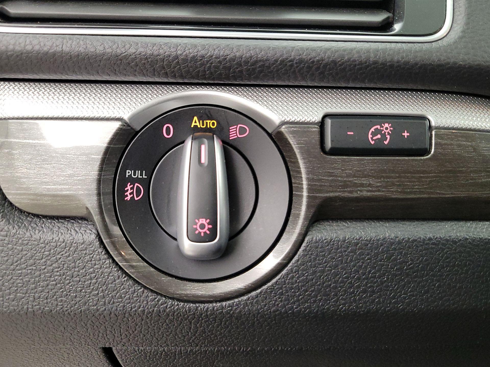 Thumbnail: 2017 Volkswagen Passat - 13