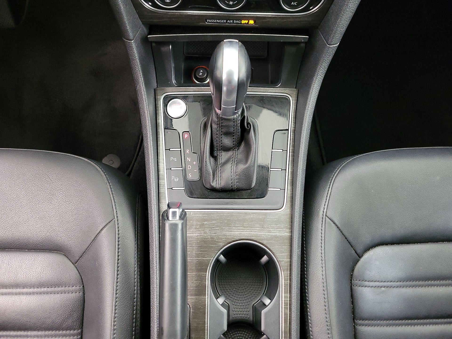 Thumbnail: 2017 Volkswagen Passat - 18