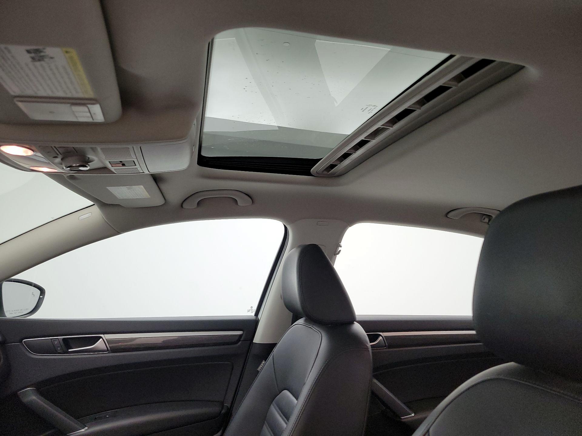 Thumbnail: 2017 Volkswagen Passat - 20