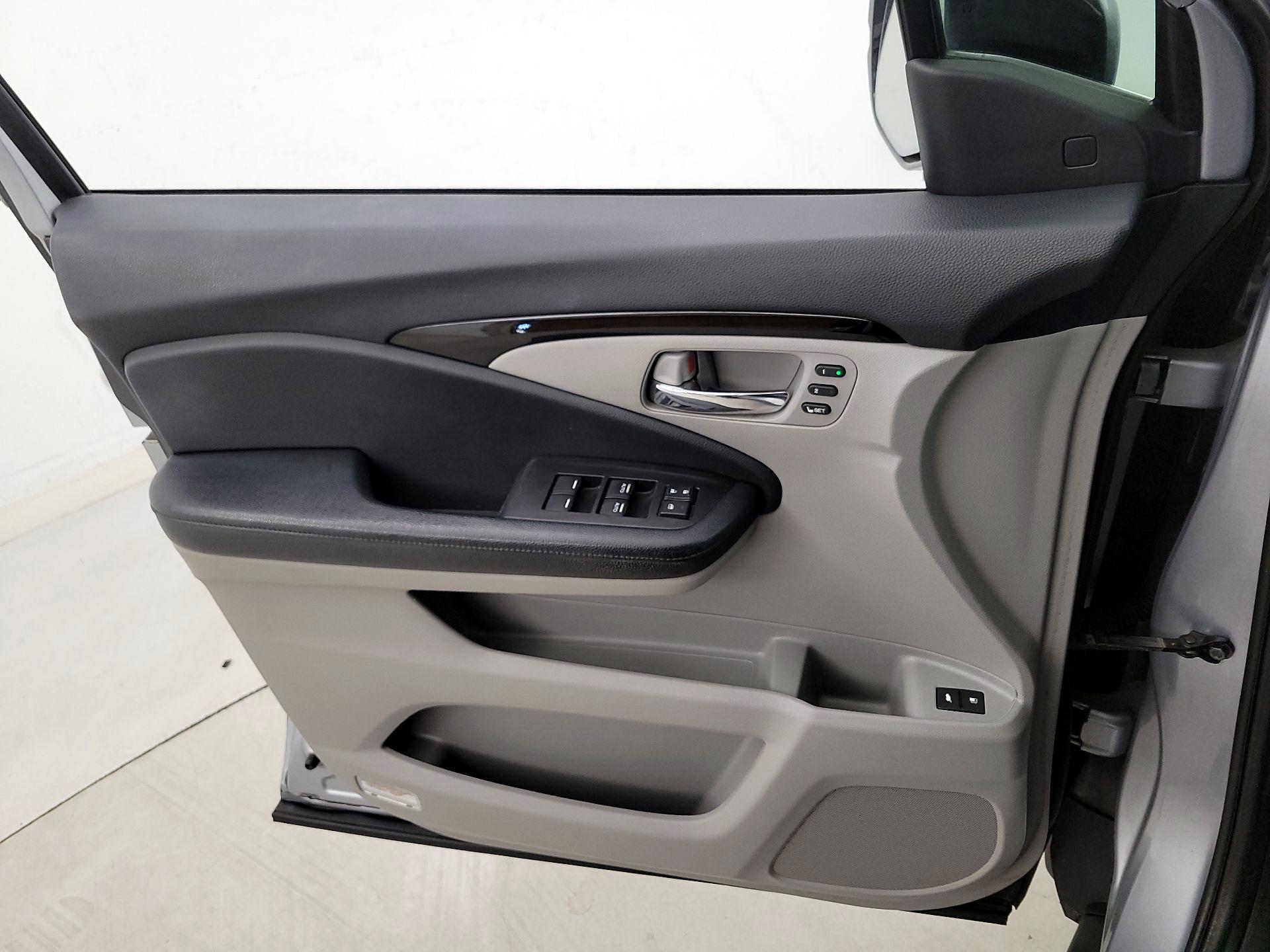 Thumbnail: 2020 Honda Pilot - 12