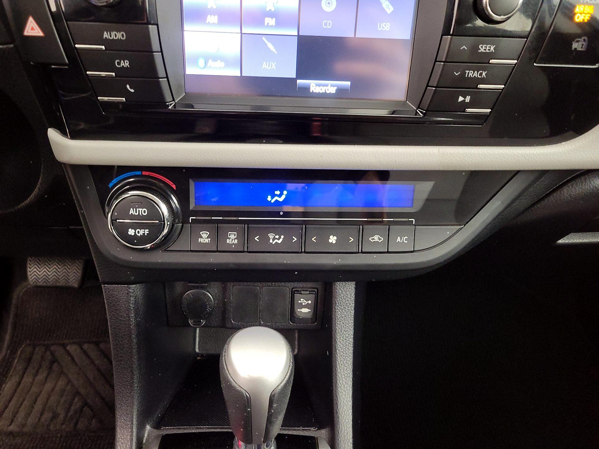 Thumbnail: 2015 Toyota Corolla - 16