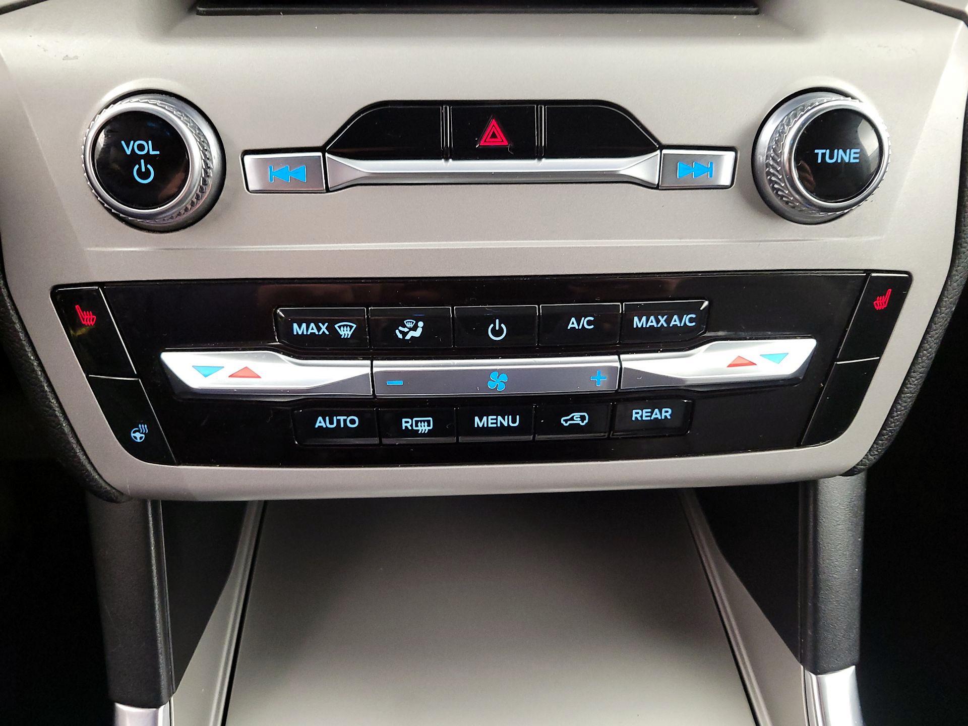 Thumbnail: 2023 Ford Explorer - 16