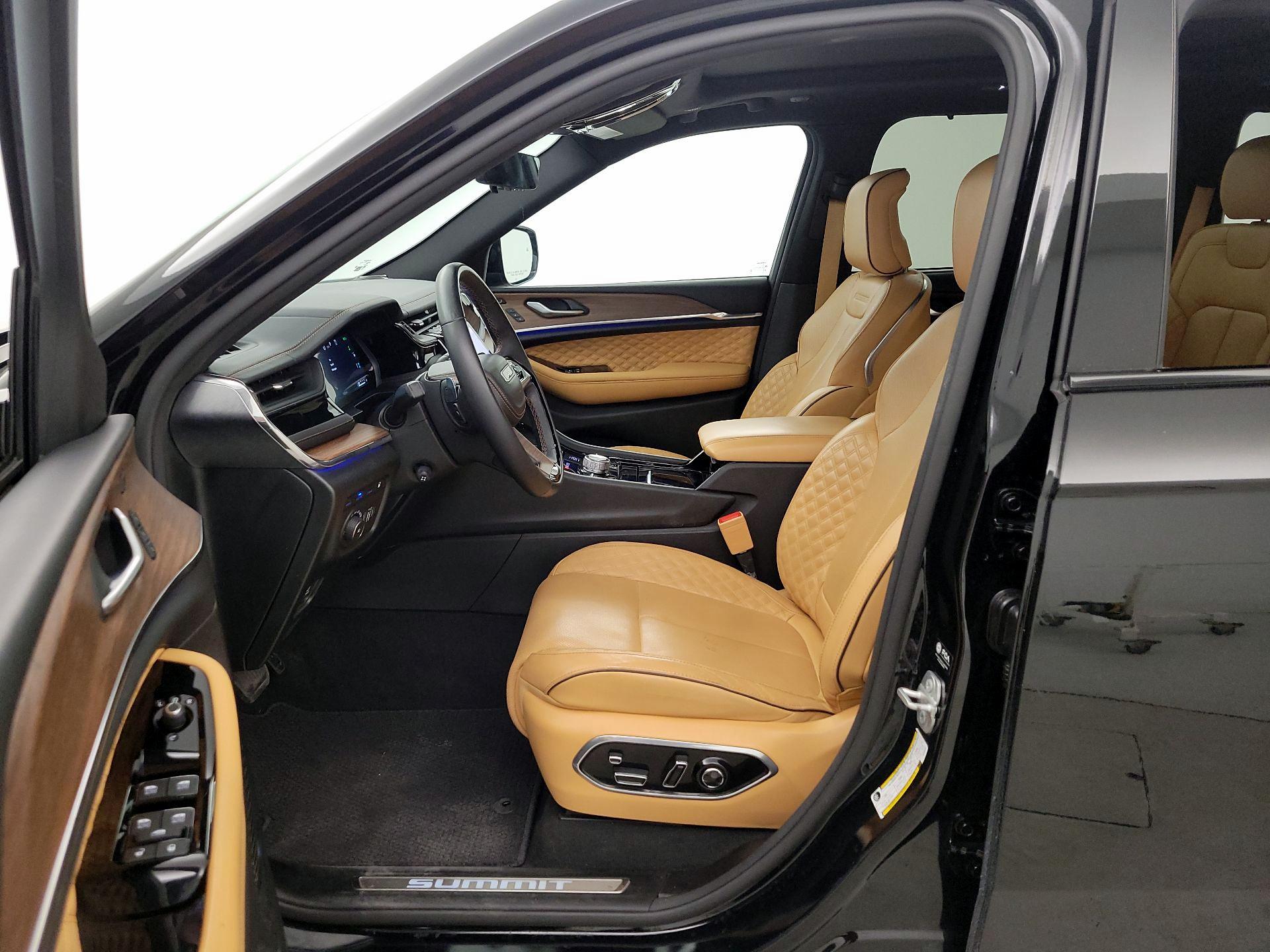 Thumbnail: 2023 Jeep Grand Cherokee - 11