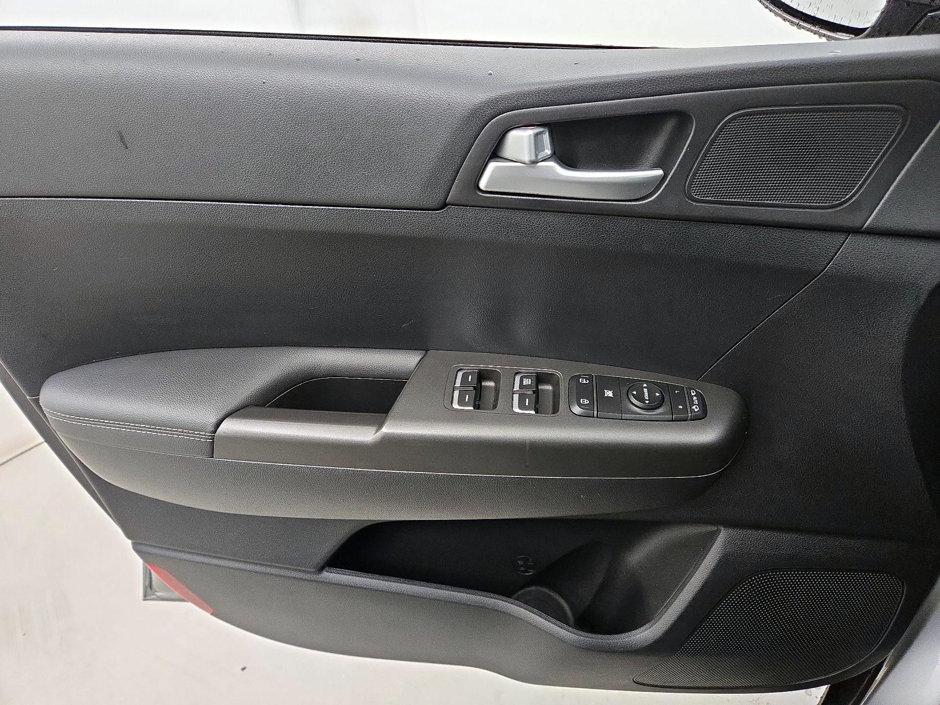 Thumbnail: 2021 Kia Sportage - 12