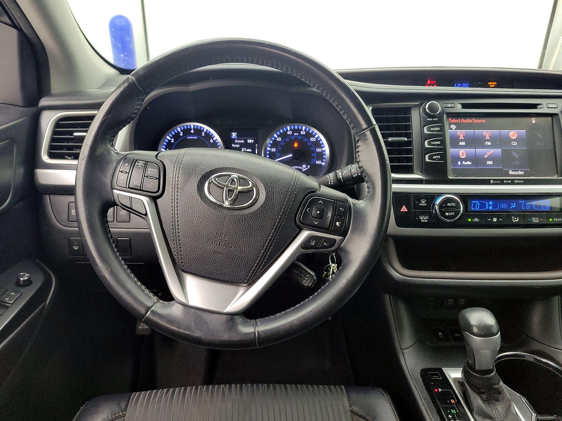 Thumbnail: 2017 Toyota Highlander - 10