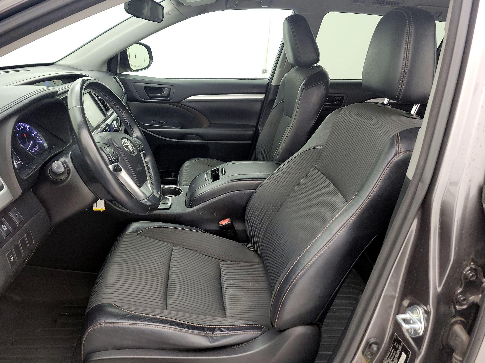 Thumbnail: 2017 Toyota Highlander - 11