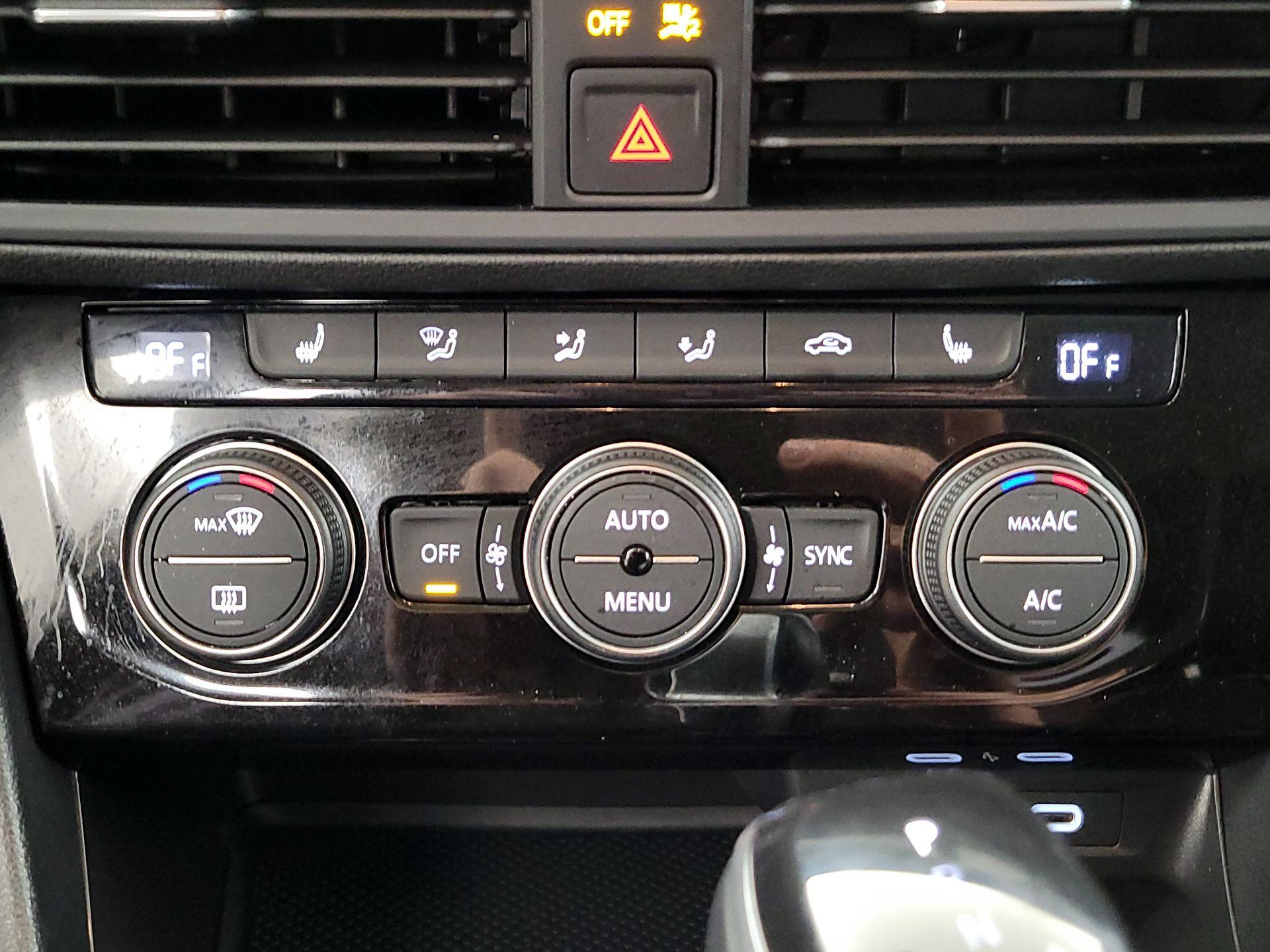 Thumbnail: 2023 Volkswagen Jetta - 16