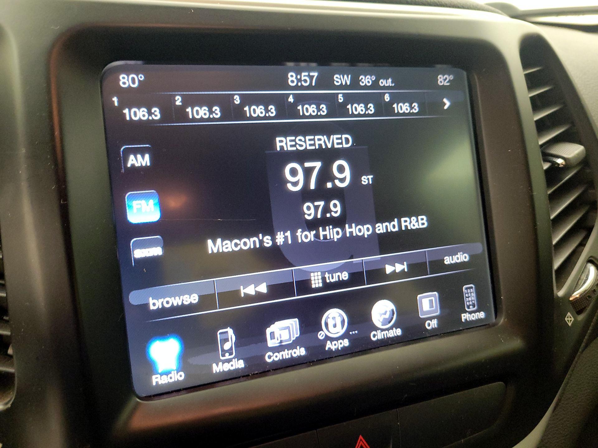 Thumbnail: 2018 Jeep Cherokee - 15