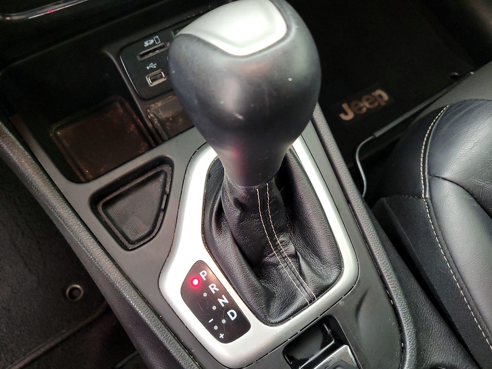 Thumbnail: 2018 Jeep Cherokee - 17