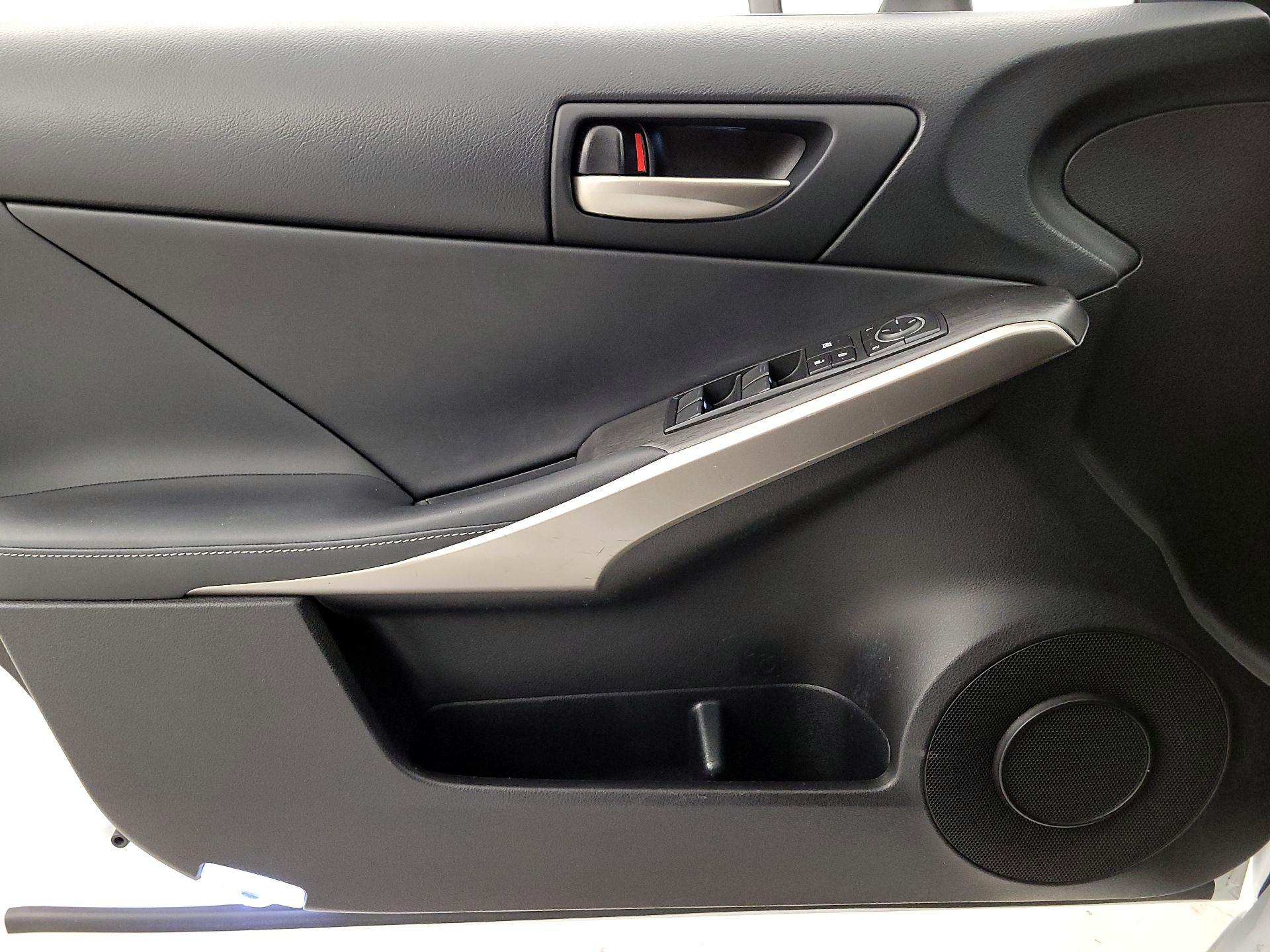 Thumbnail: 2019 Lexus IS - 12