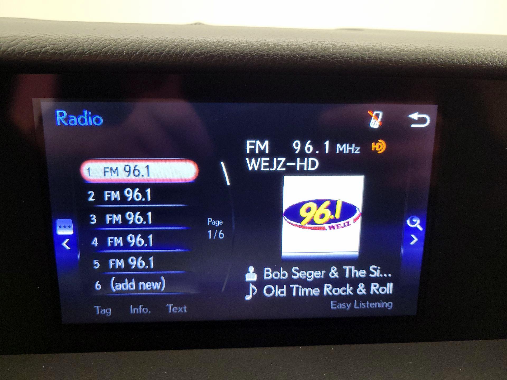 Thumbnail: 2019 Lexus IS - 15