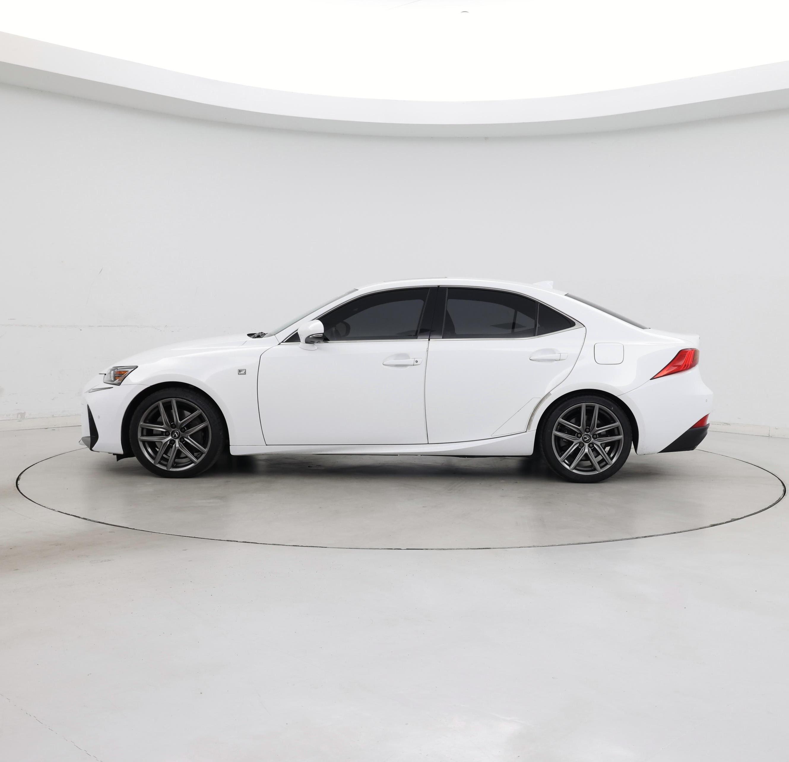 Thumbnail: 2019 Lexus IS - 3