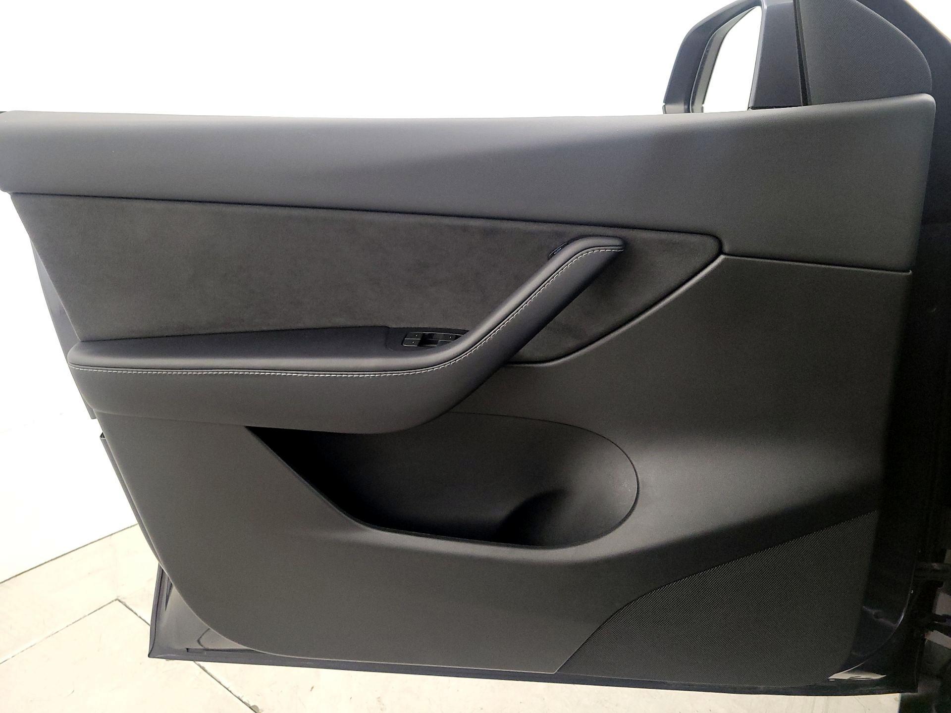 Thumbnail: 2022 Tesla Model Y - 12