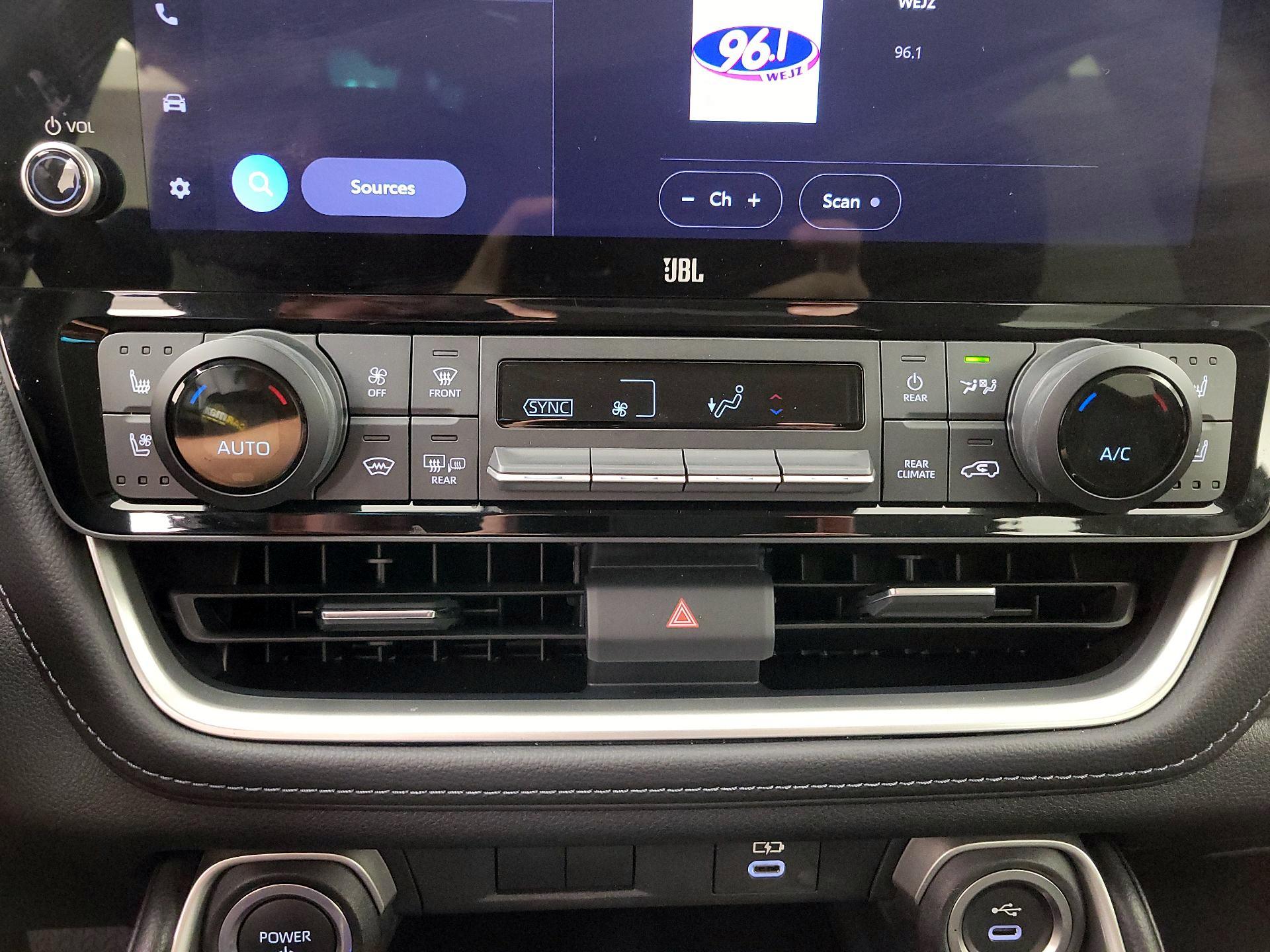 Thumbnail: 2024 Toyota Highlander - 16