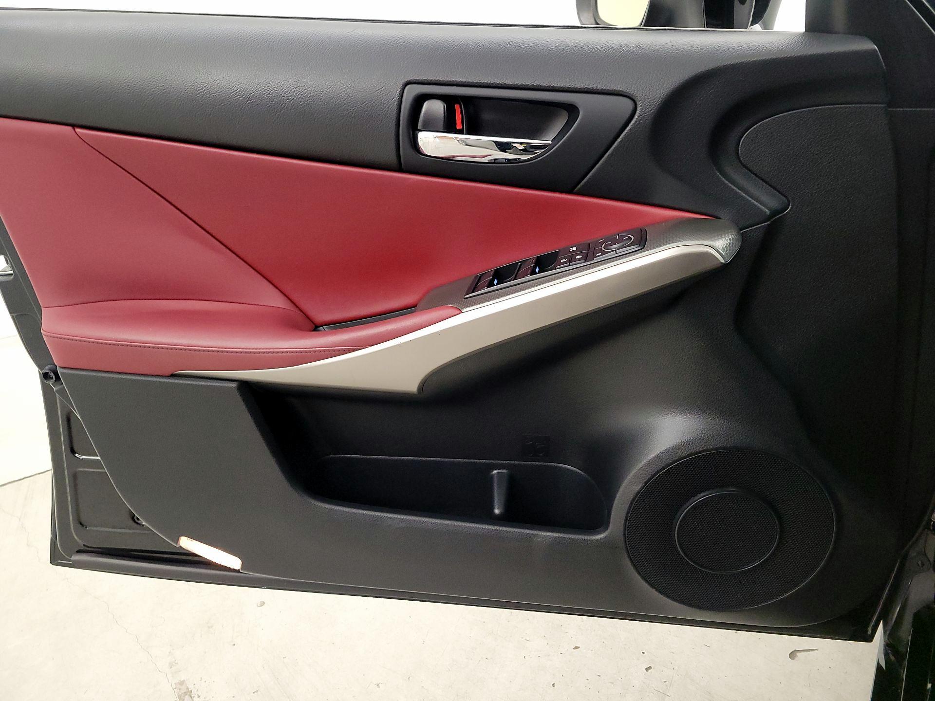 Thumbnail: 2016 Lexus IS - 12