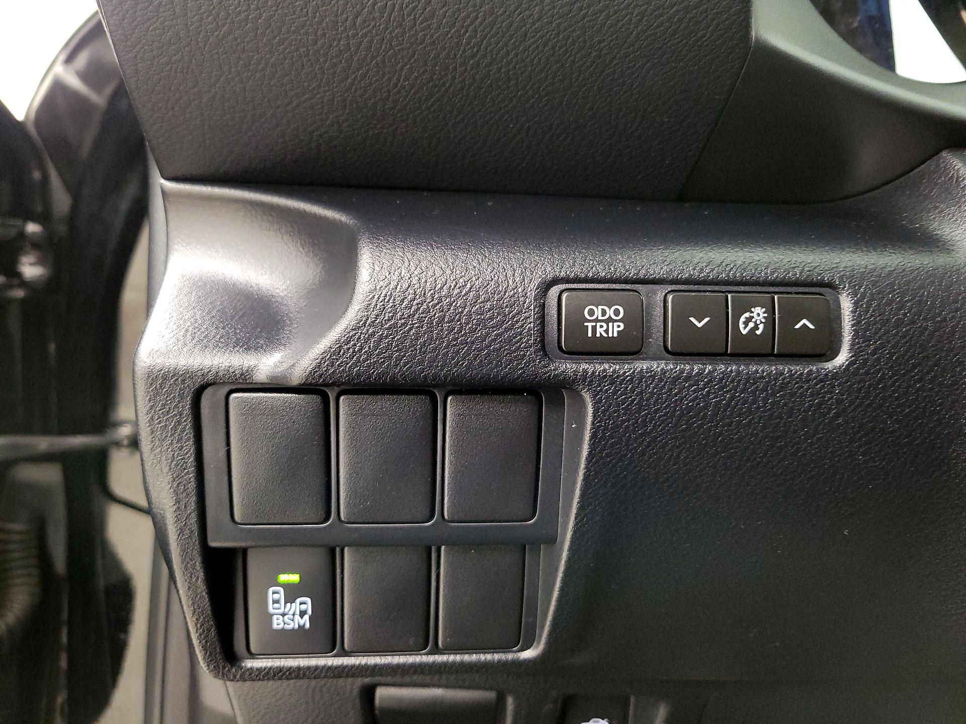 Thumbnail: 2016 Lexus IS - 13