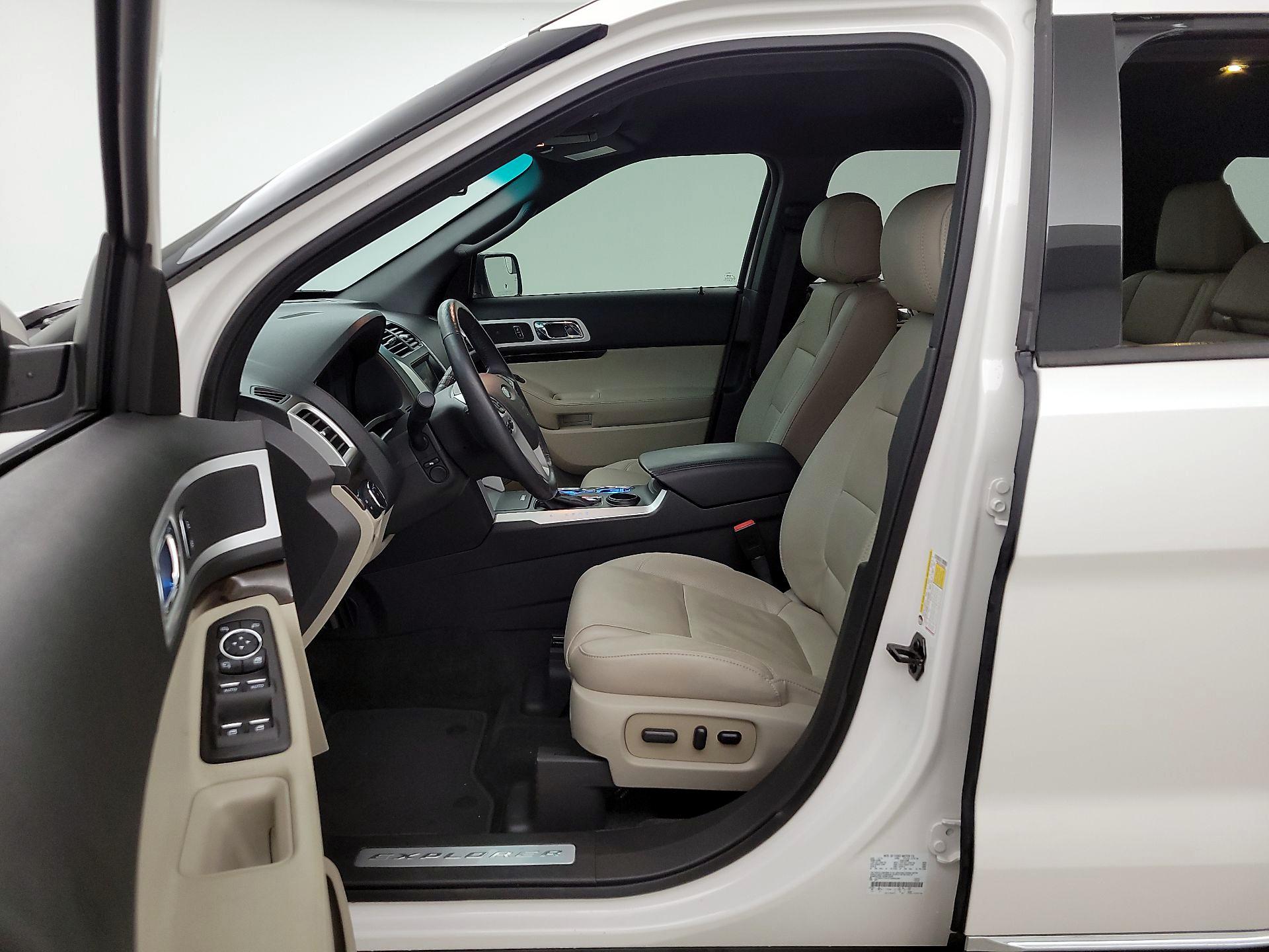 Thumbnail: 2015 Ford Explorer - 11