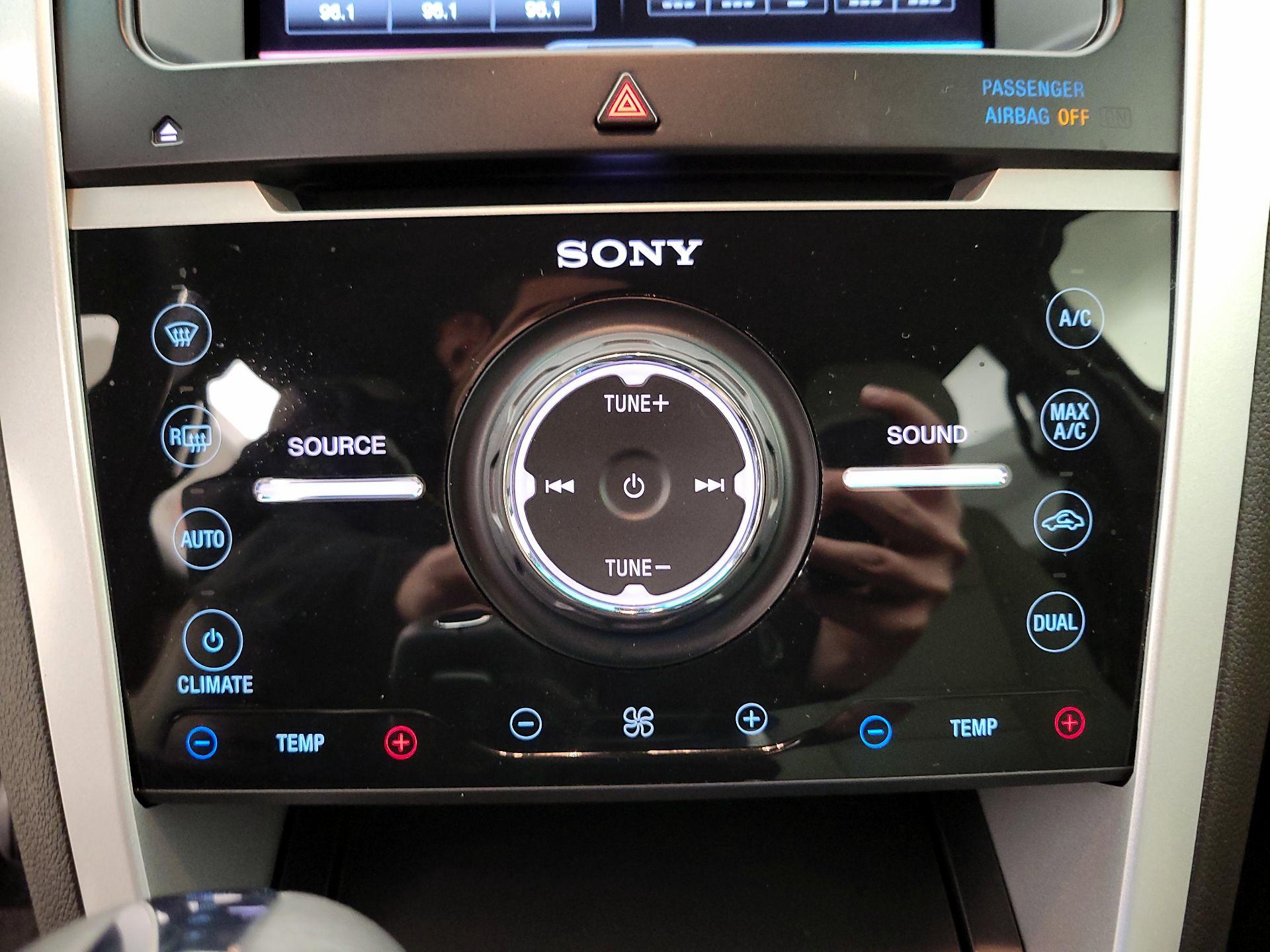 Thumbnail: 2015 Ford Explorer - 17