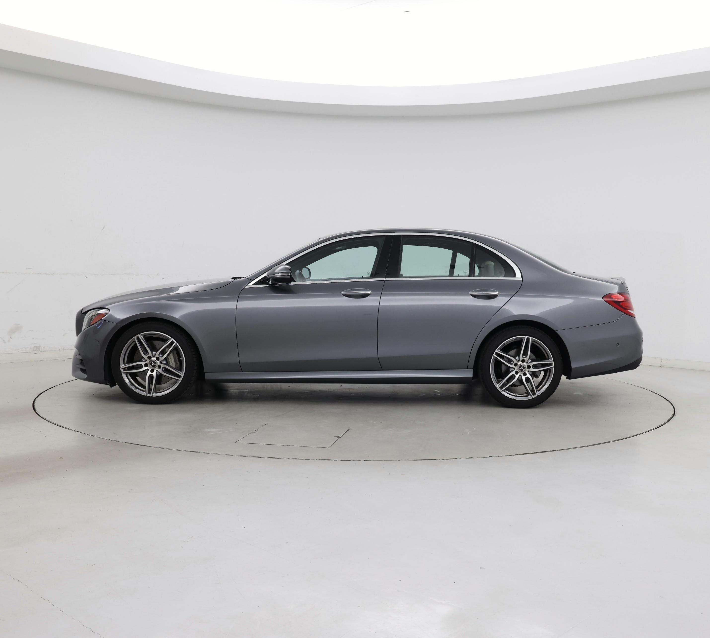 Thumbnail: 2018 Mercedes-Benz E-Class - 3