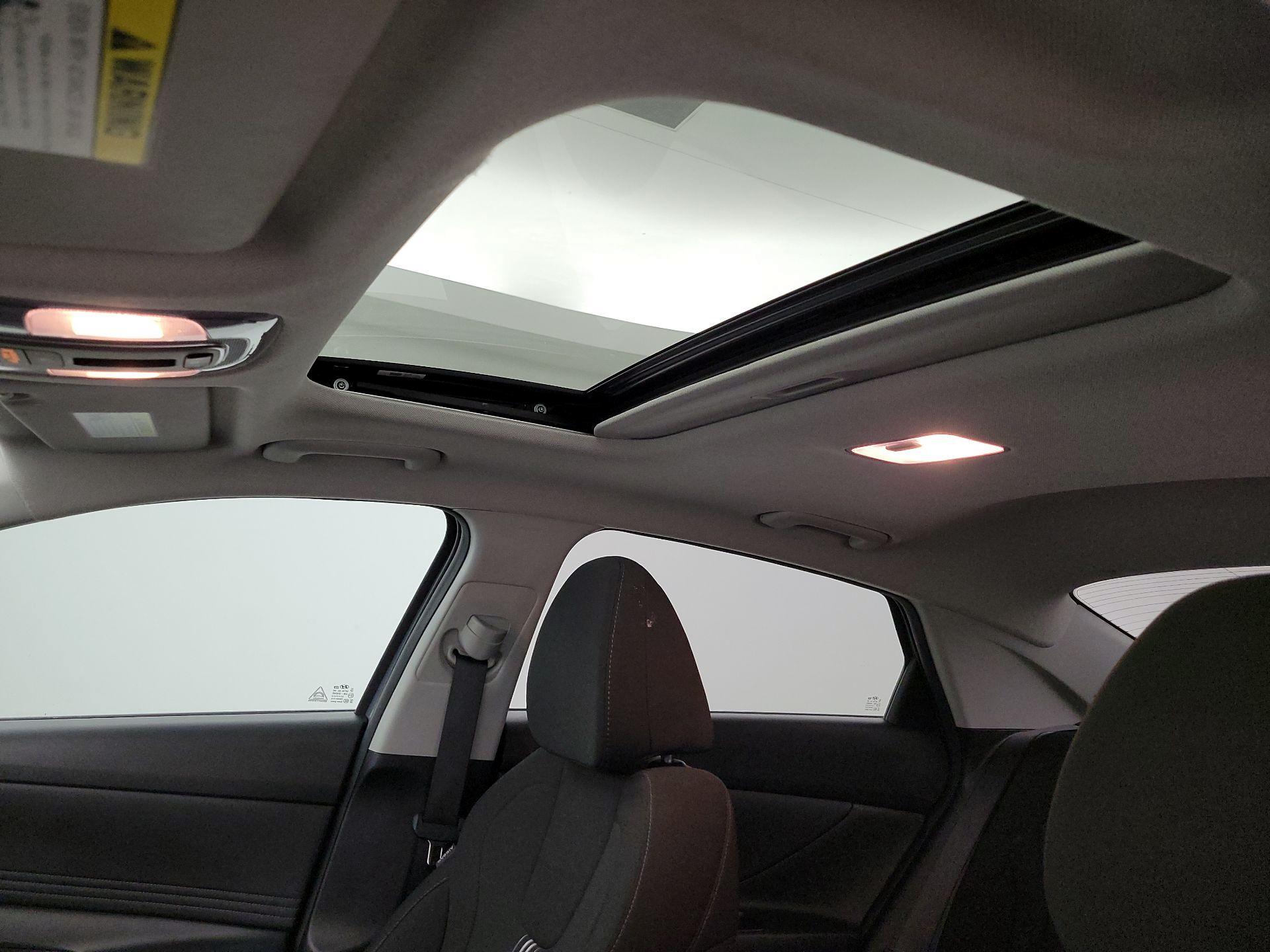 Thumbnail: 2022 Hyundai Elantra - 19