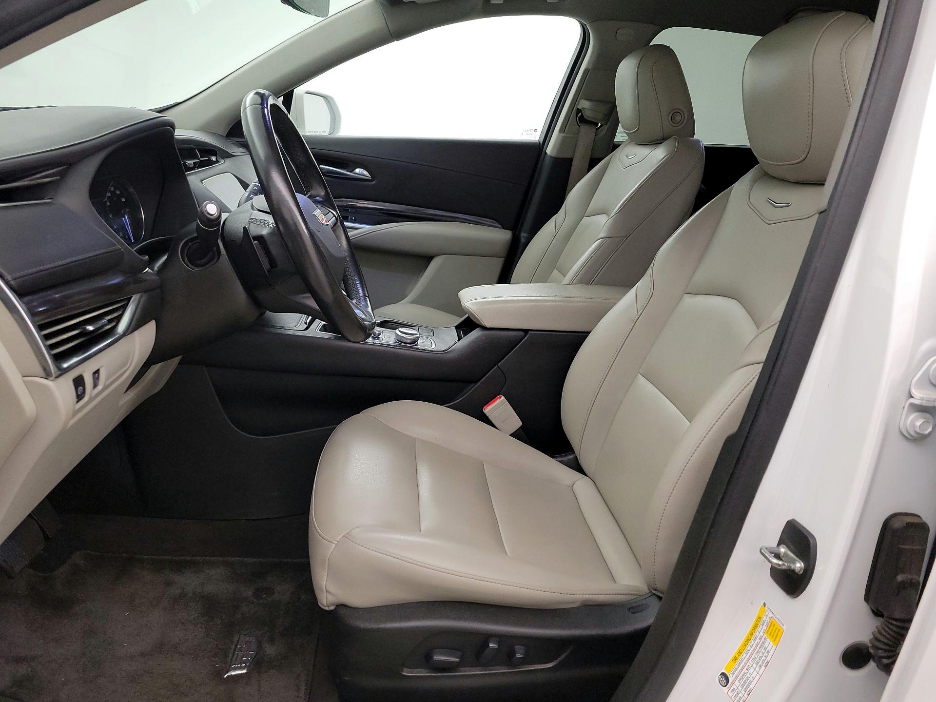 Thumbnail: 2020 Cadillac XT4 - 11