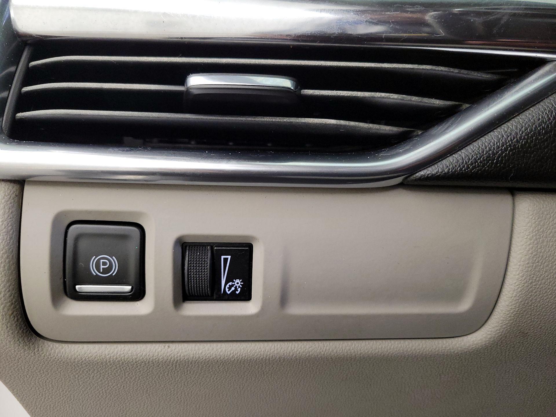 Thumbnail: 2020 Cadillac XT4 - 13