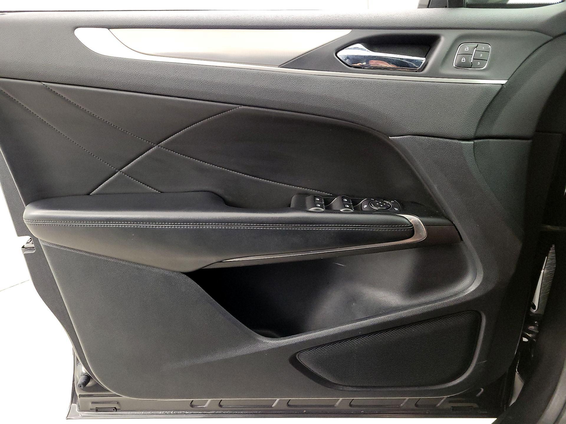 Thumbnail: 2019 Lincoln MKC - 12