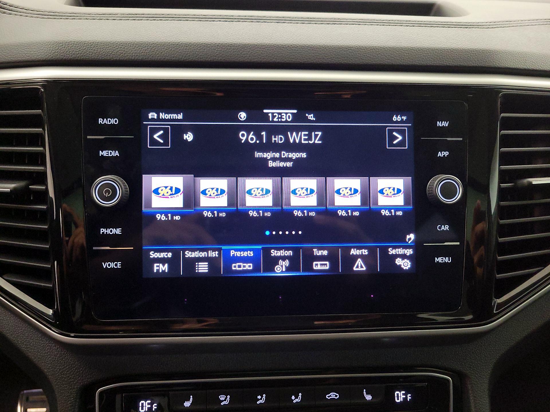 Thumbnail: 2023 Volkswagen Atlas - 16