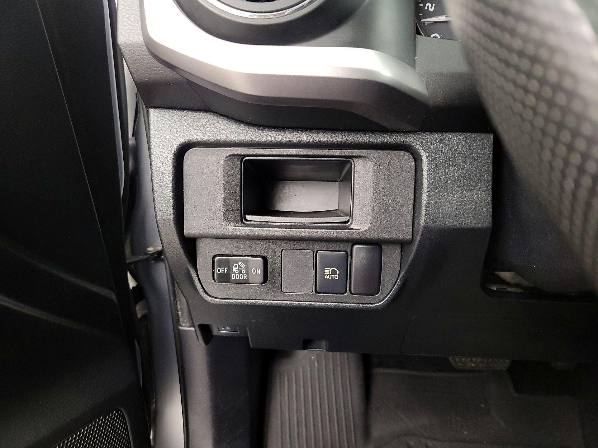 Thumbnail: 2018 Toyota Tacoma - 13