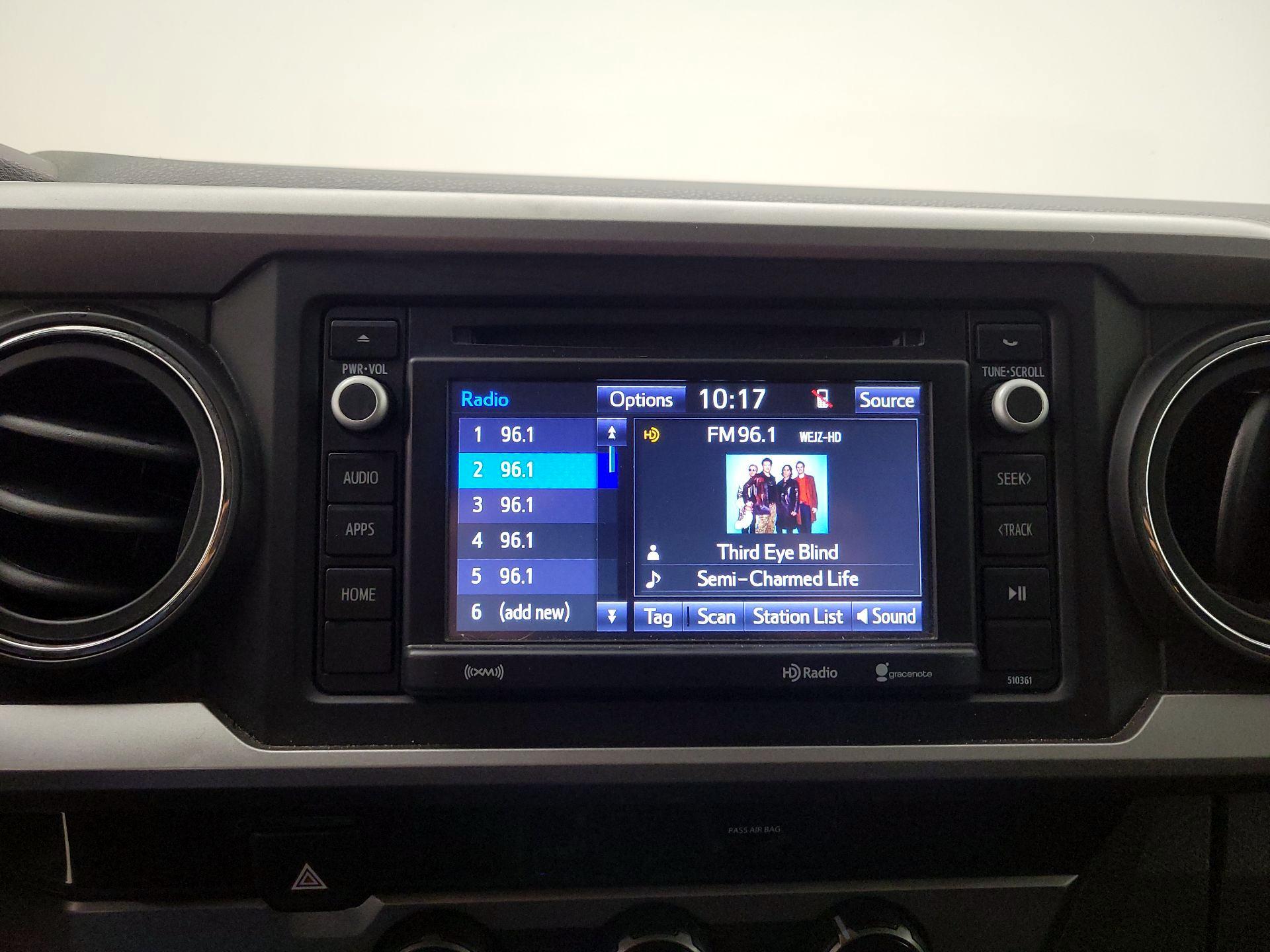 Thumbnail: 2018 Toyota Tacoma - 15