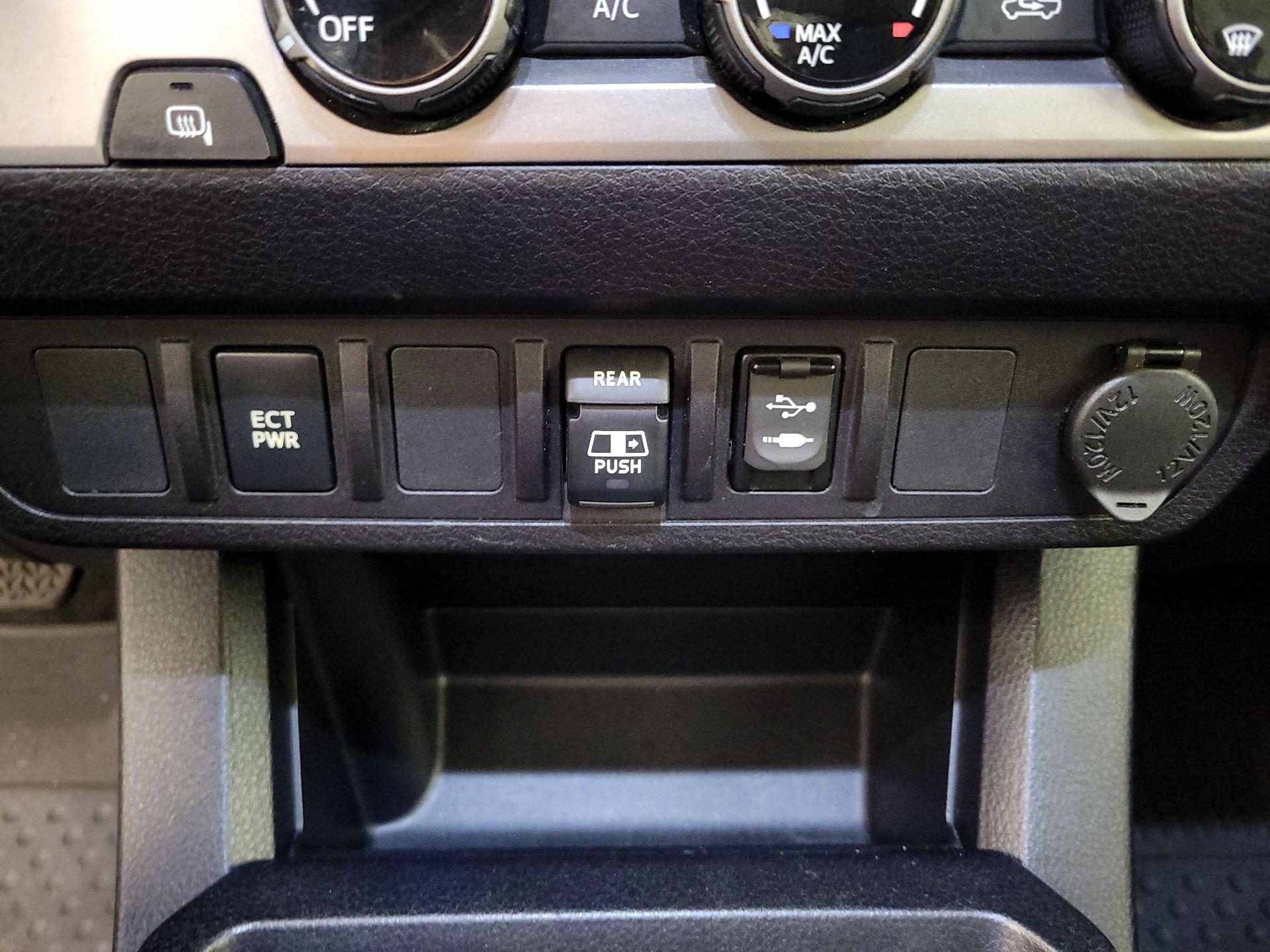 Thumbnail: 2018 Toyota Tacoma - 18