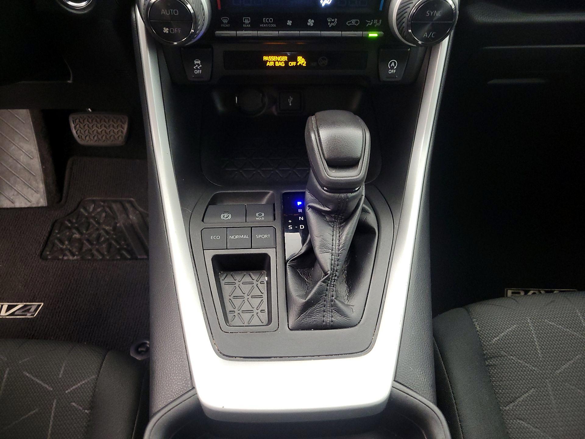 Thumbnail: 2020 Toyota RAV4 - 17