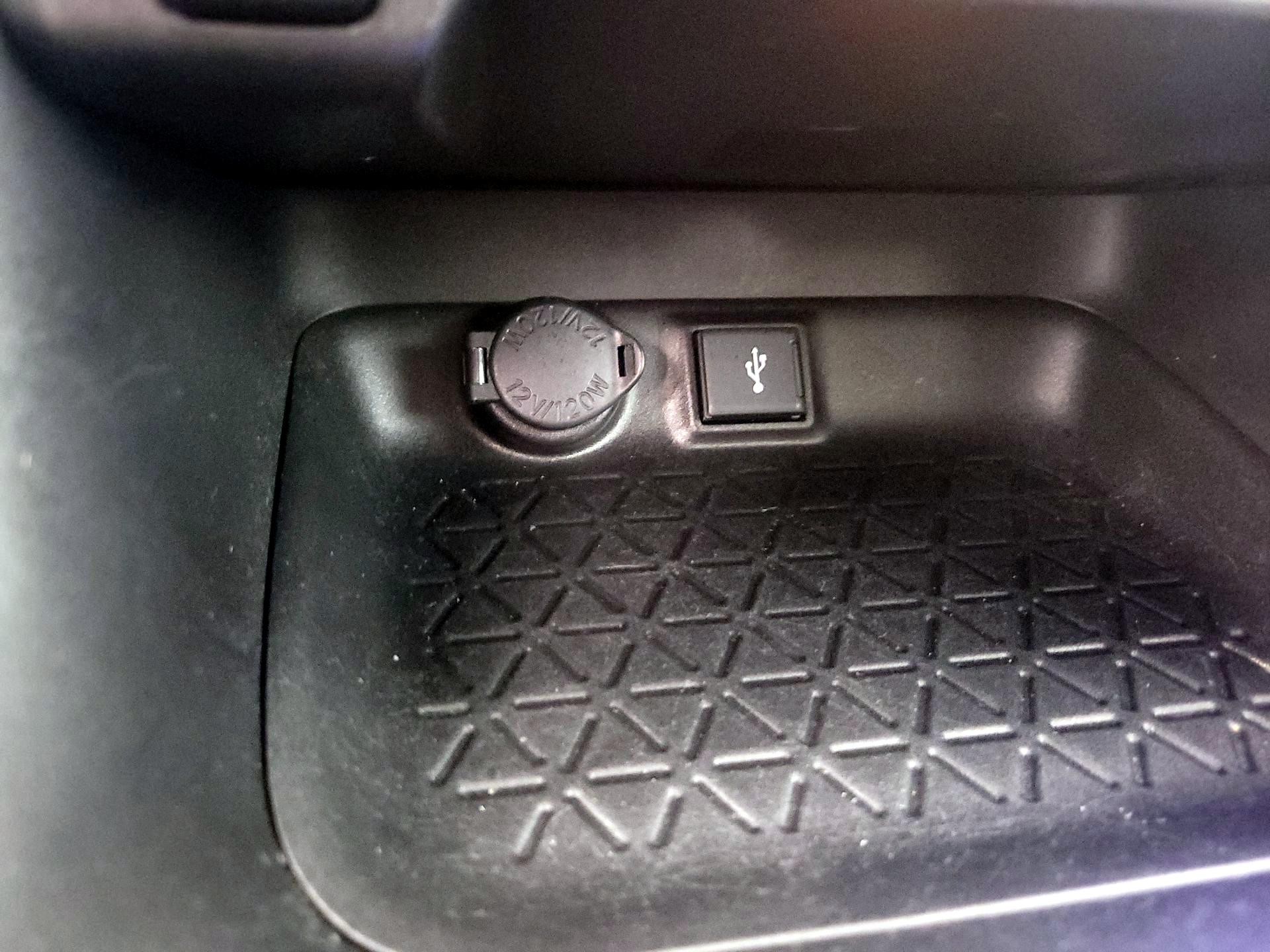 Thumbnail: 2020 Toyota RAV4 - 18