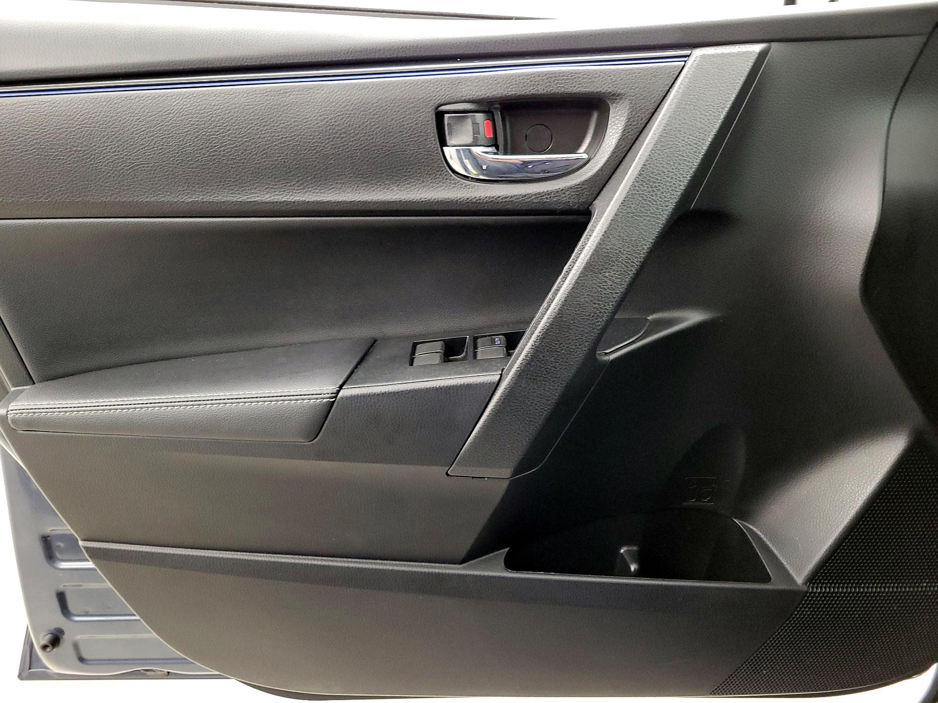 Thumbnail: 2017 Toyota Corolla - 12