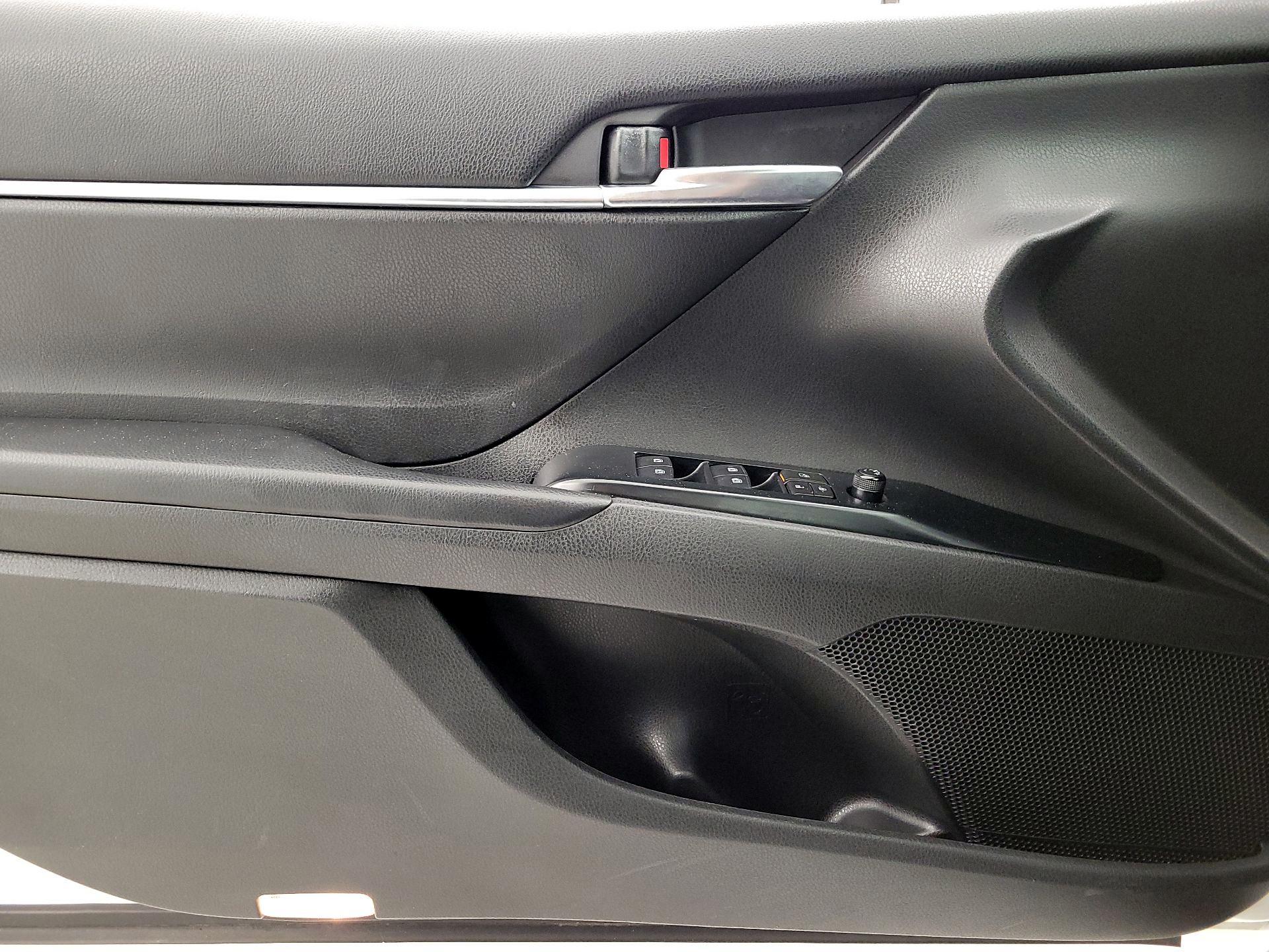 Thumbnail: 2019 Toyota Camry - 12