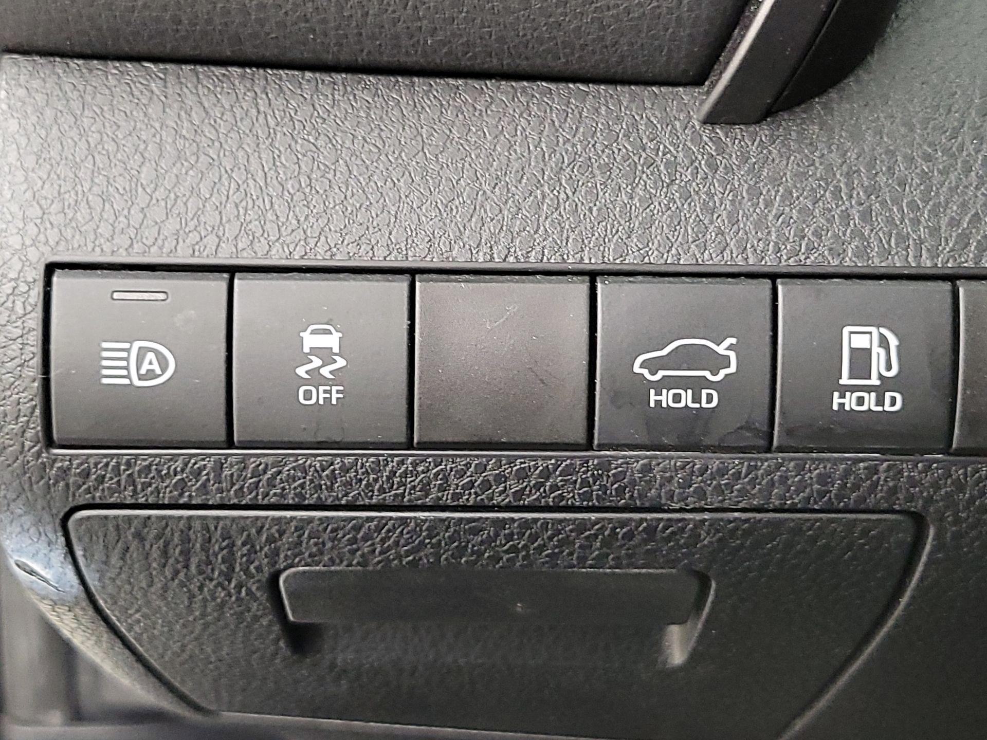 Thumbnail: 2019 Toyota Camry - 13