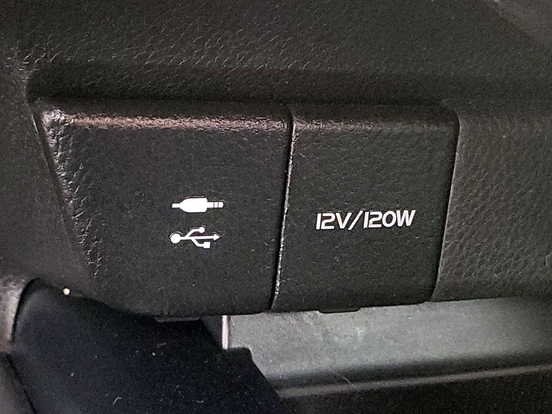 Thumbnail: 2019 Toyota Camry - 18