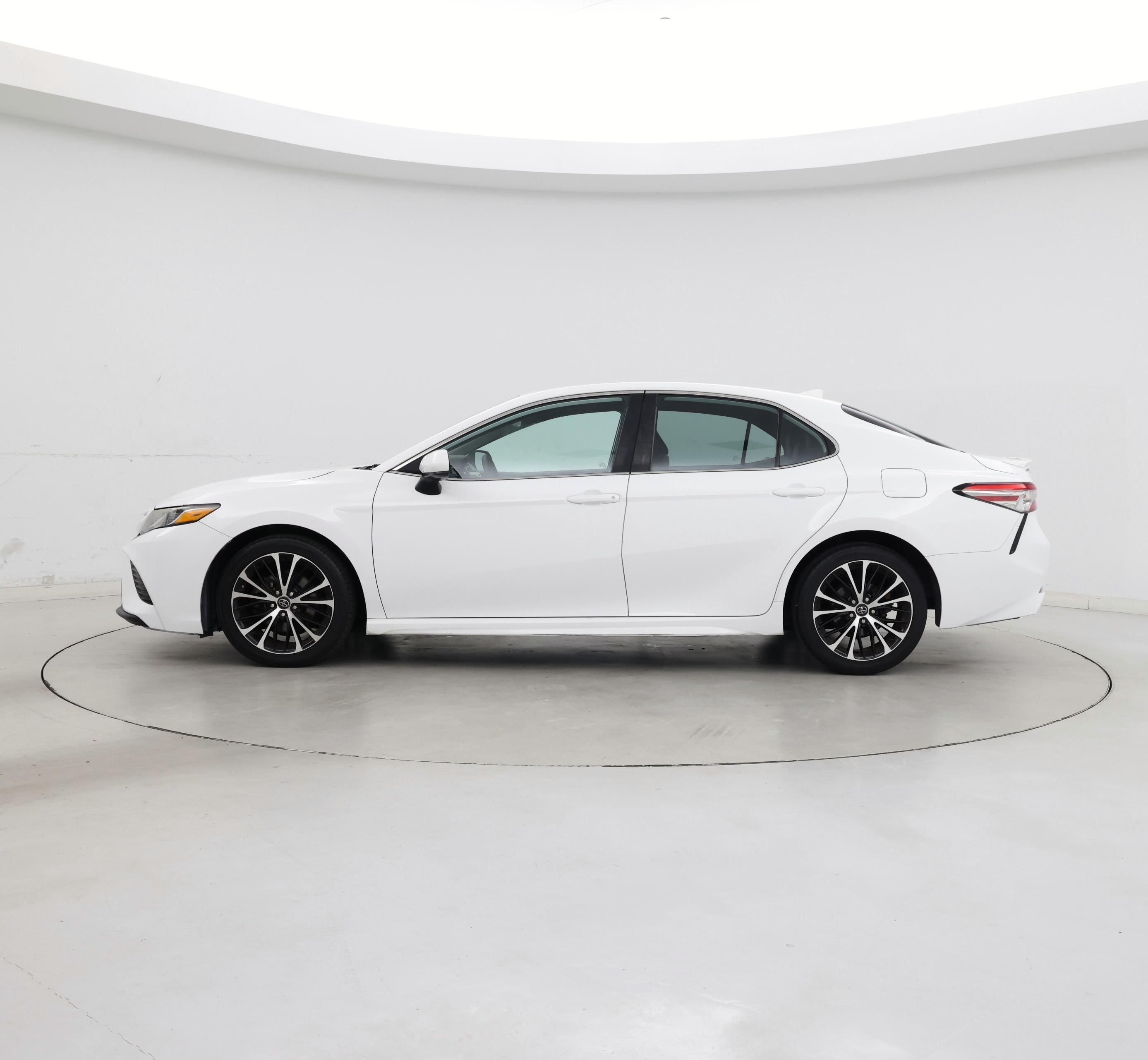 Thumbnail: 2019 Toyota Camry - 3