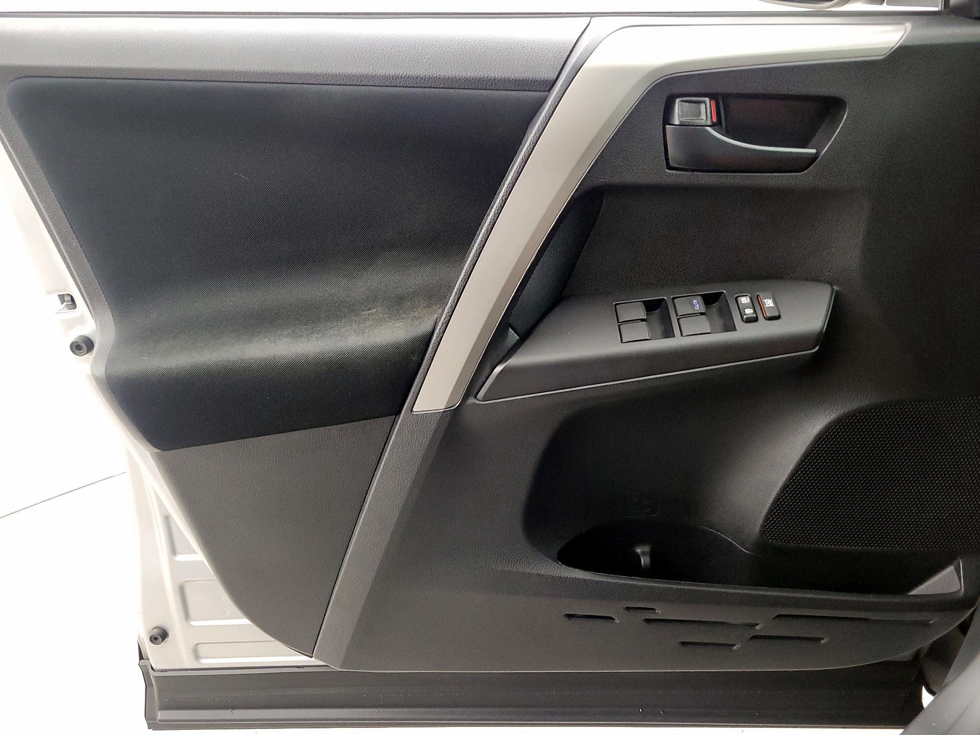 Thumbnail: 2017 Toyota RAV4 - 12