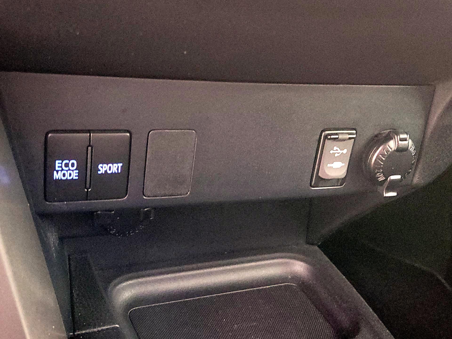 Thumbnail: 2017 Toyota RAV4 - 18